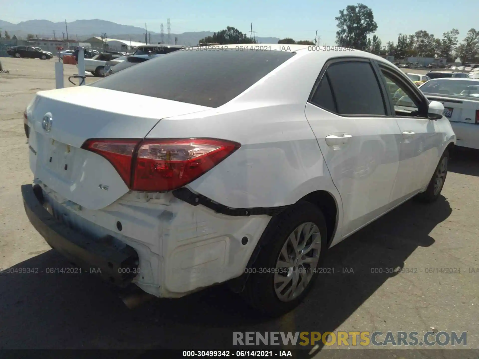 4 Photograph of a damaged car 2T1BURHE1KC243438 TOYOTA COROLLA 2019