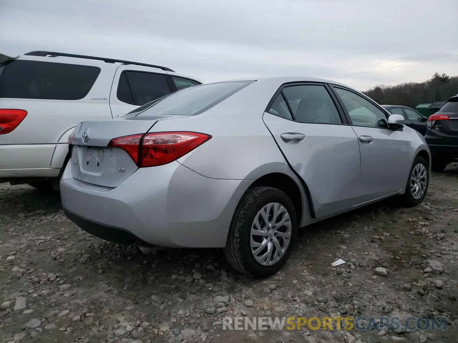 4 Photograph of a damaged car 2T1BURHE1KC247019 TOYOTA COROLLA 2019