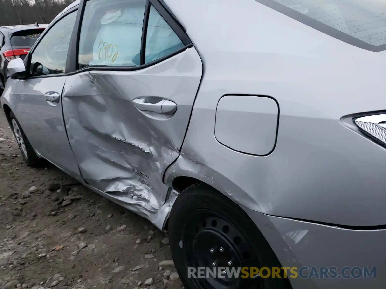 9 Photograph of a damaged car 2T1BURHE1KC247019 TOYOTA COROLLA 2019