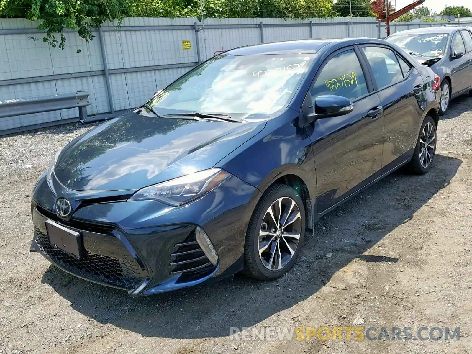 2 Фотография поврежденного автомобиля 2T1BURHE2KC125057 TOYOTA COROLLA 2019