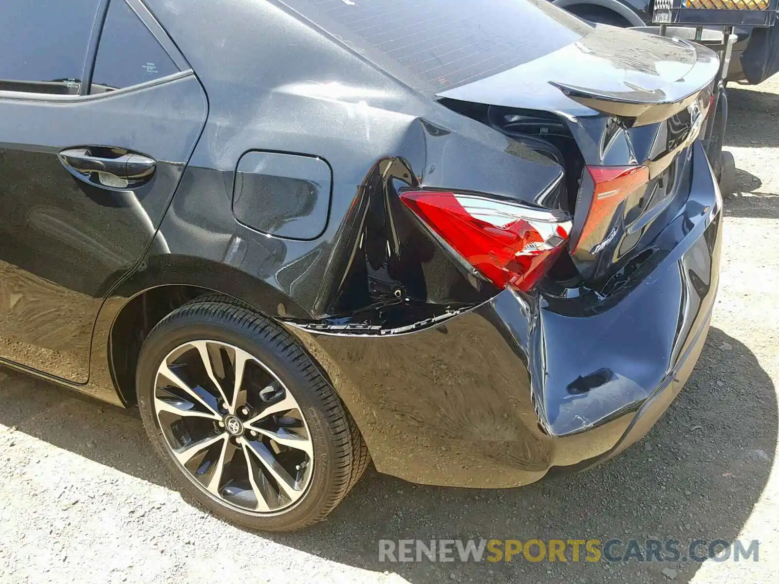 9 Photograph of a damaged car 2T1BURHE2KC132820 TOYOTA COROLLA 2019