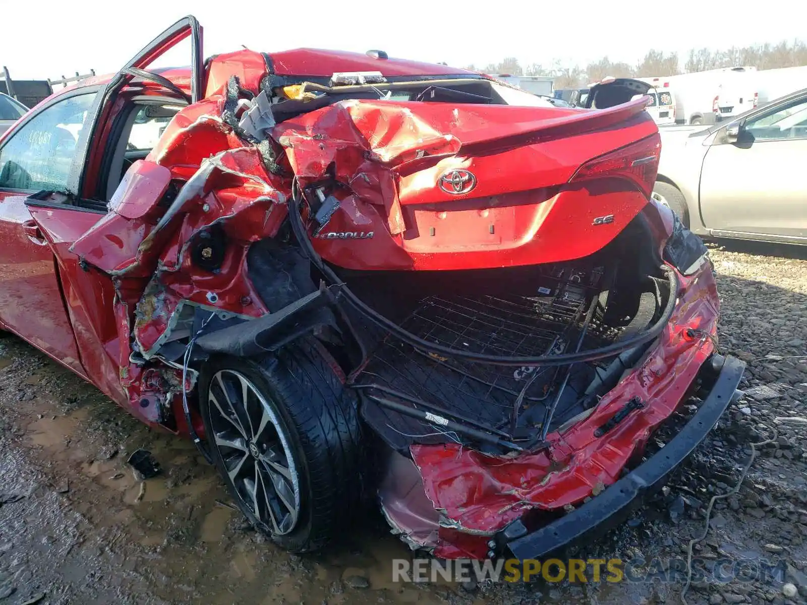 9 Photograph of a damaged car 2T1BURHE2KC133370 TOYOTA COROLLA 2019