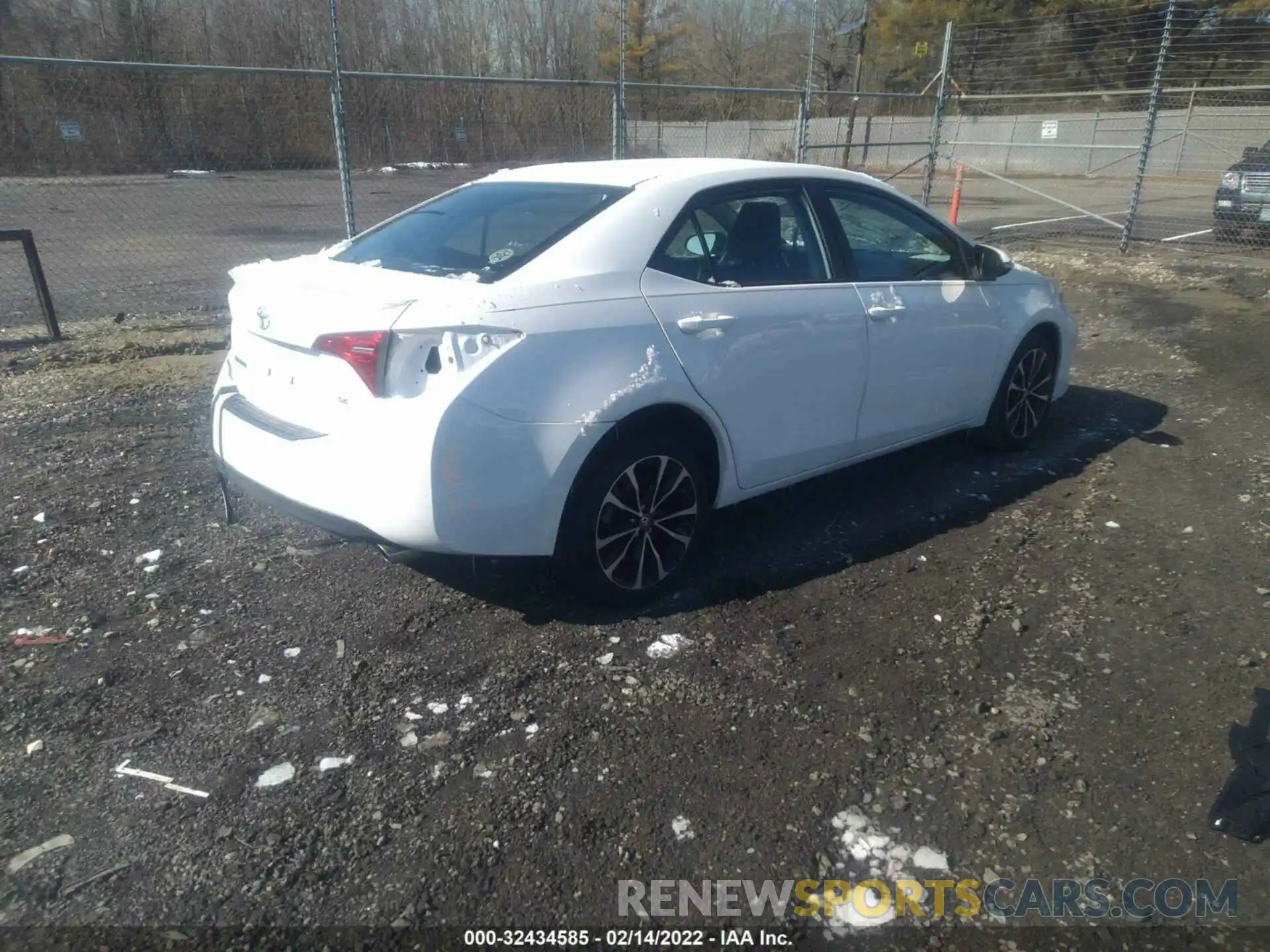 4 Photograph of a damaged car 2T1BURHE2KC135023 TOYOTA COROLLA 2019