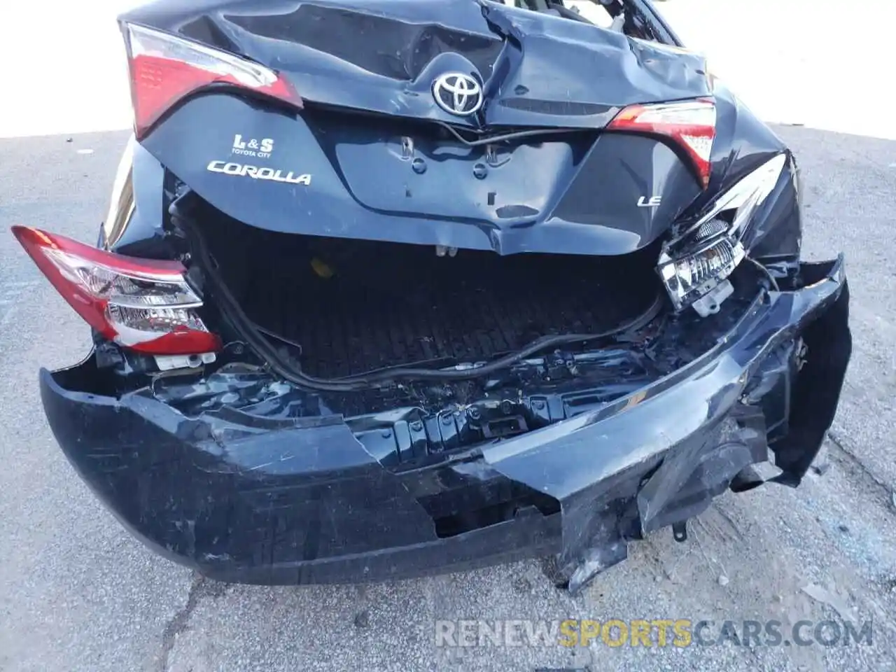 9 Photograph of a damaged car 2T1BURHE2KC135734 TOYOTA COROLLA 2019