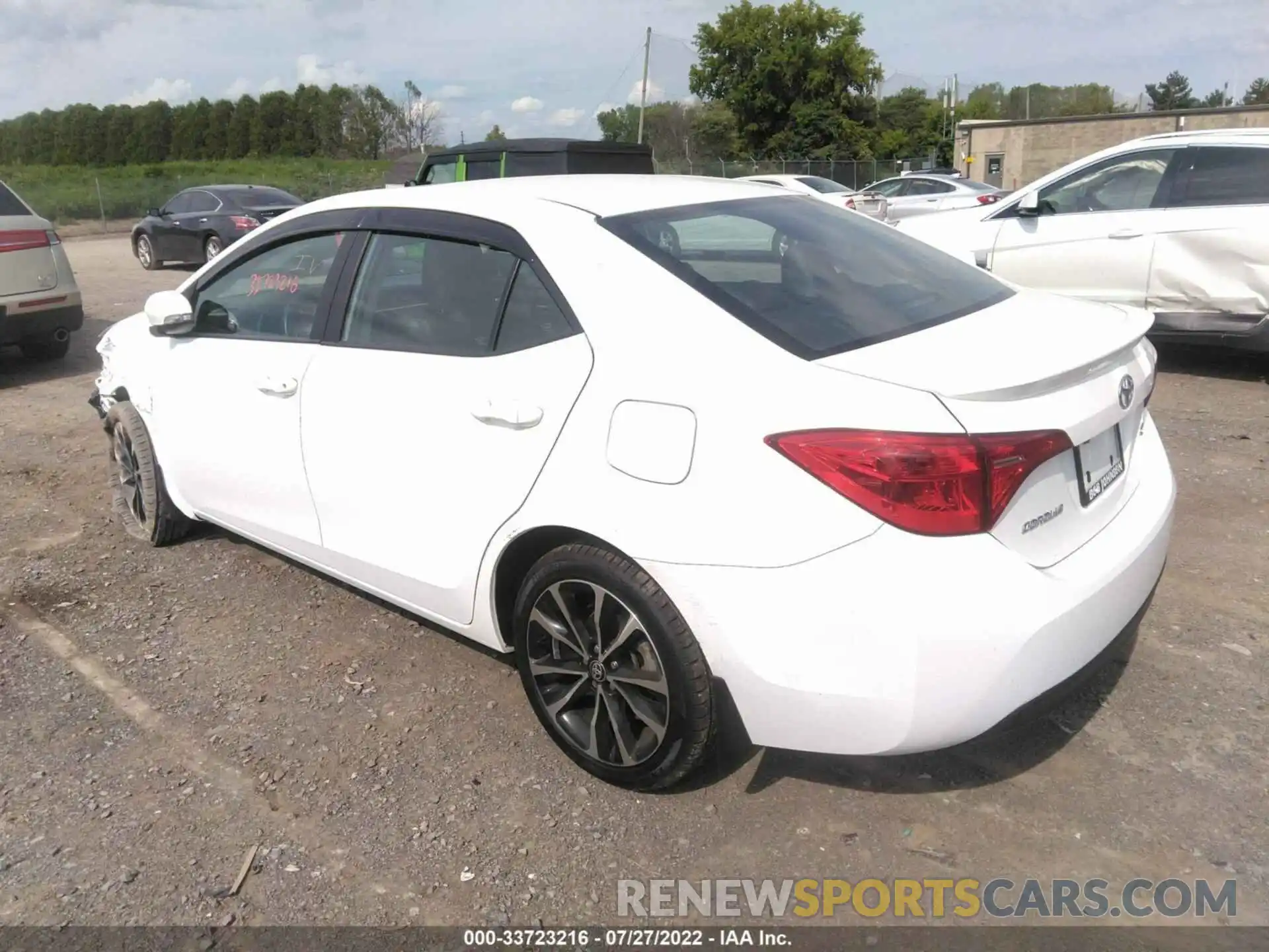 3 Photograph of a damaged car 2T1BURHE2KC136253 TOYOTA COROLLA 2019