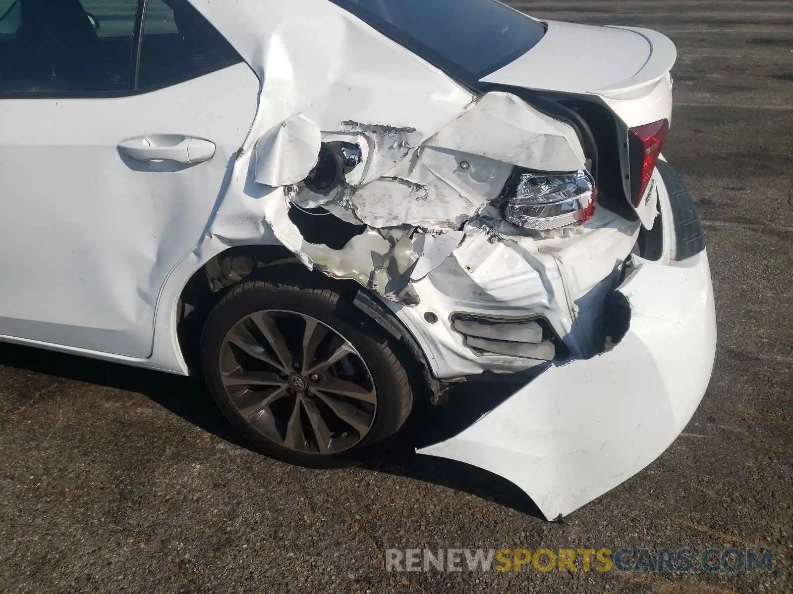 9 Photograph of a damaged car 2T1BURHE2KC144174 TOYOTA COROLLA 2019