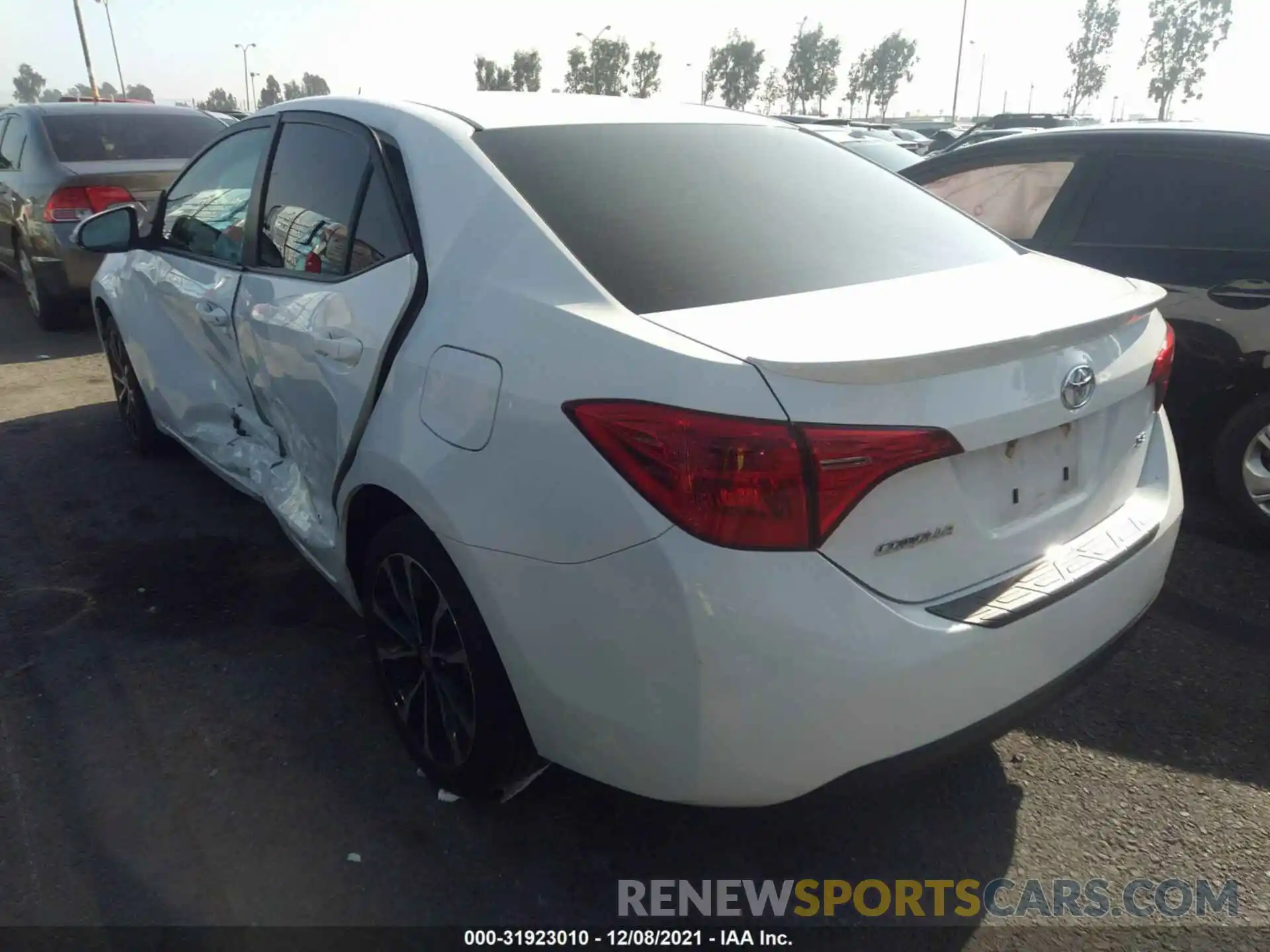 3 Photograph of a damaged car 2T1BURHE2KC147964 TOYOTA COROLLA 2019