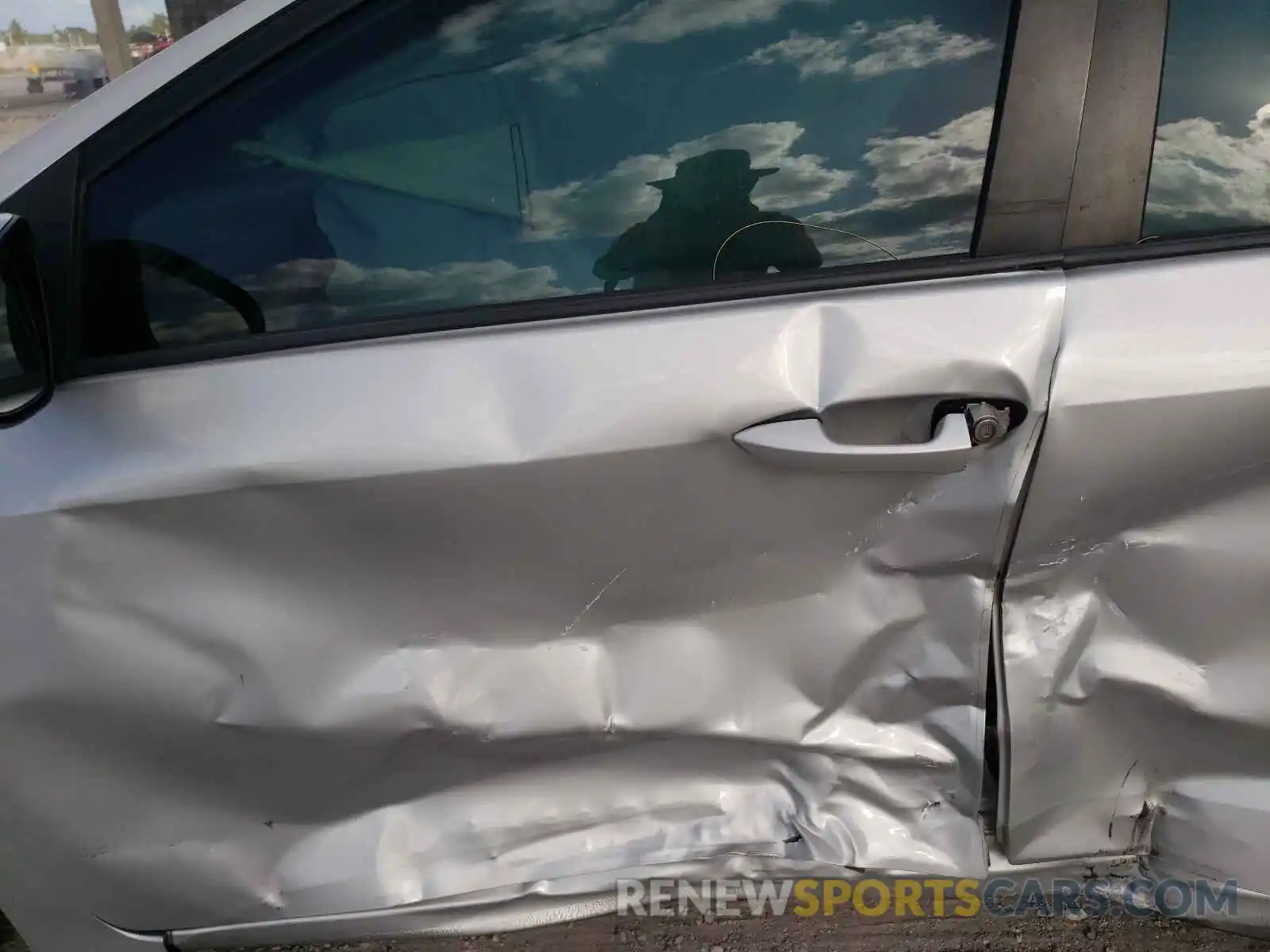 10 Photograph of a damaged car 2T1BURHE2KC156843 TOYOTA COROLLA 2019