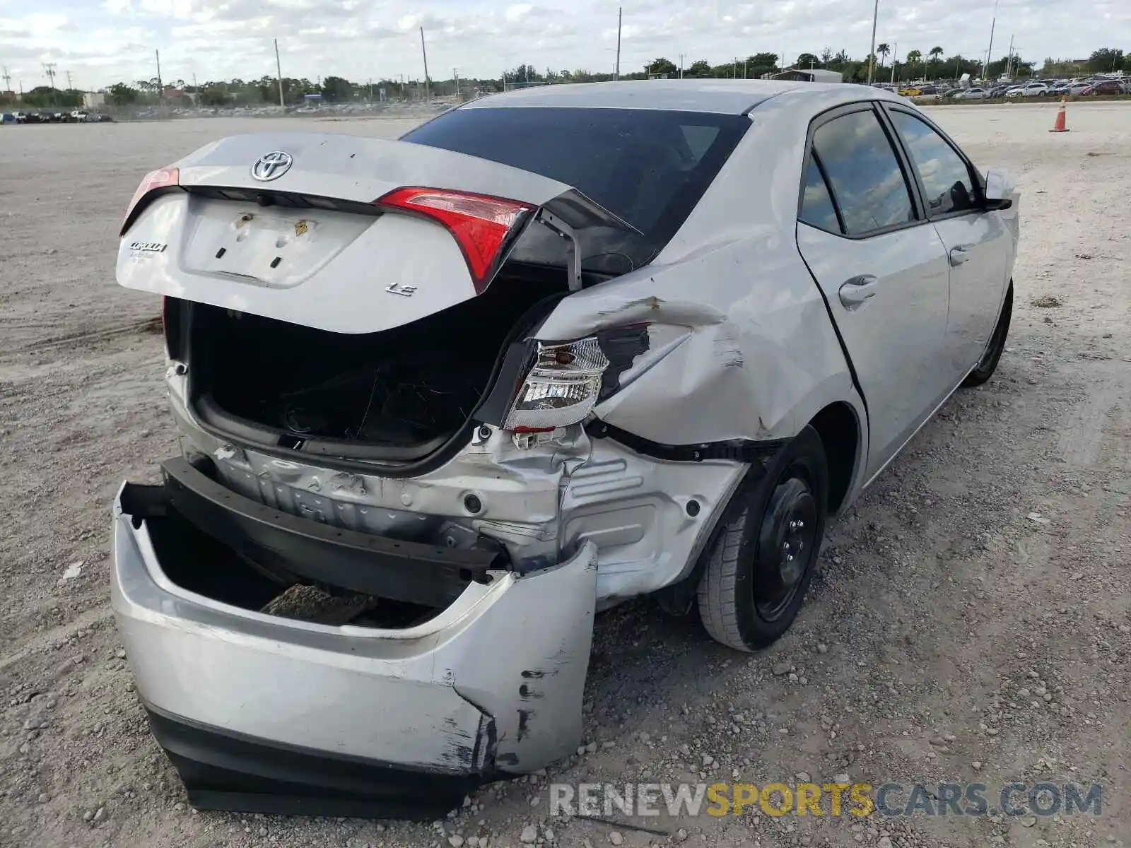 4 Photograph of a damaged car 2T1BURHE2KC156843 TOYOTA COROLLA 2019