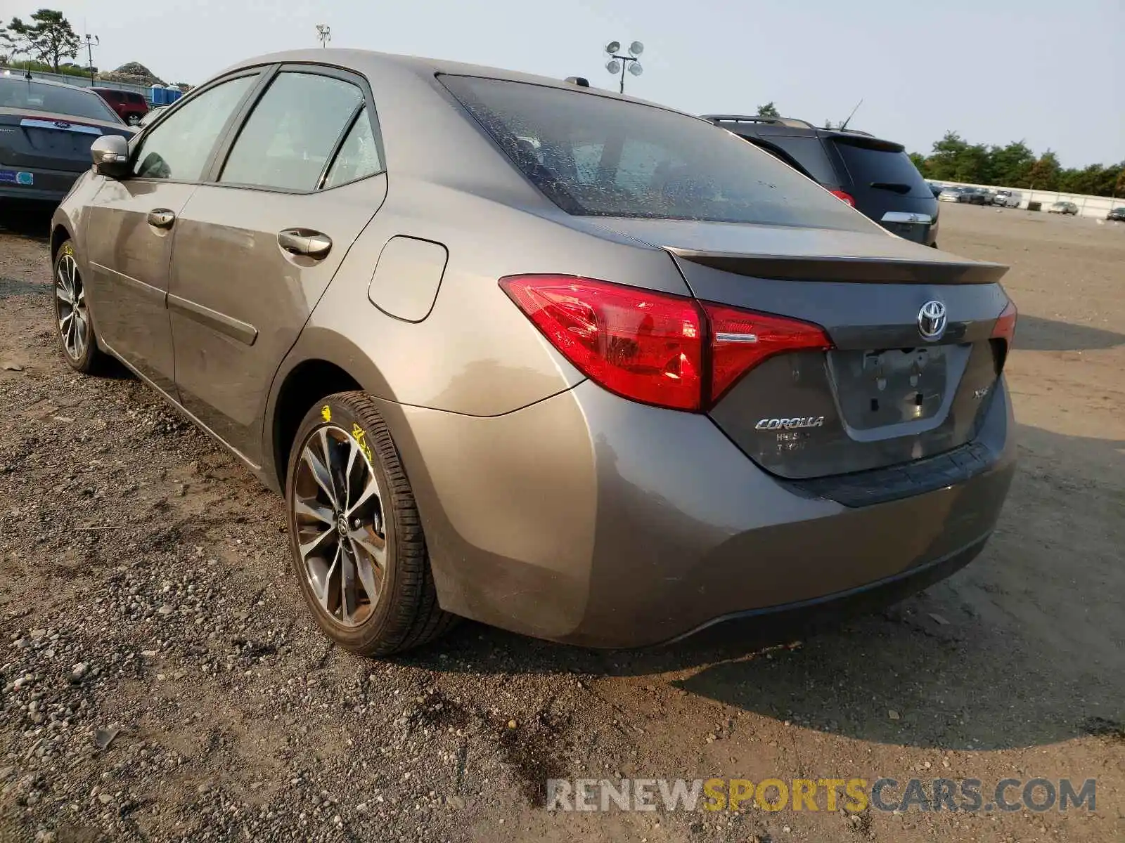 3 Photograph of a damaged car 2T1BURHE2KC158530 TOYOTA COROLLA 2019