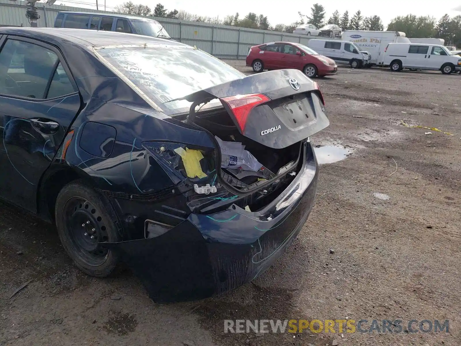 9 Photograph of a damaged car 2T1BURHE2KC162562 TOYOTA COROLLA 2019