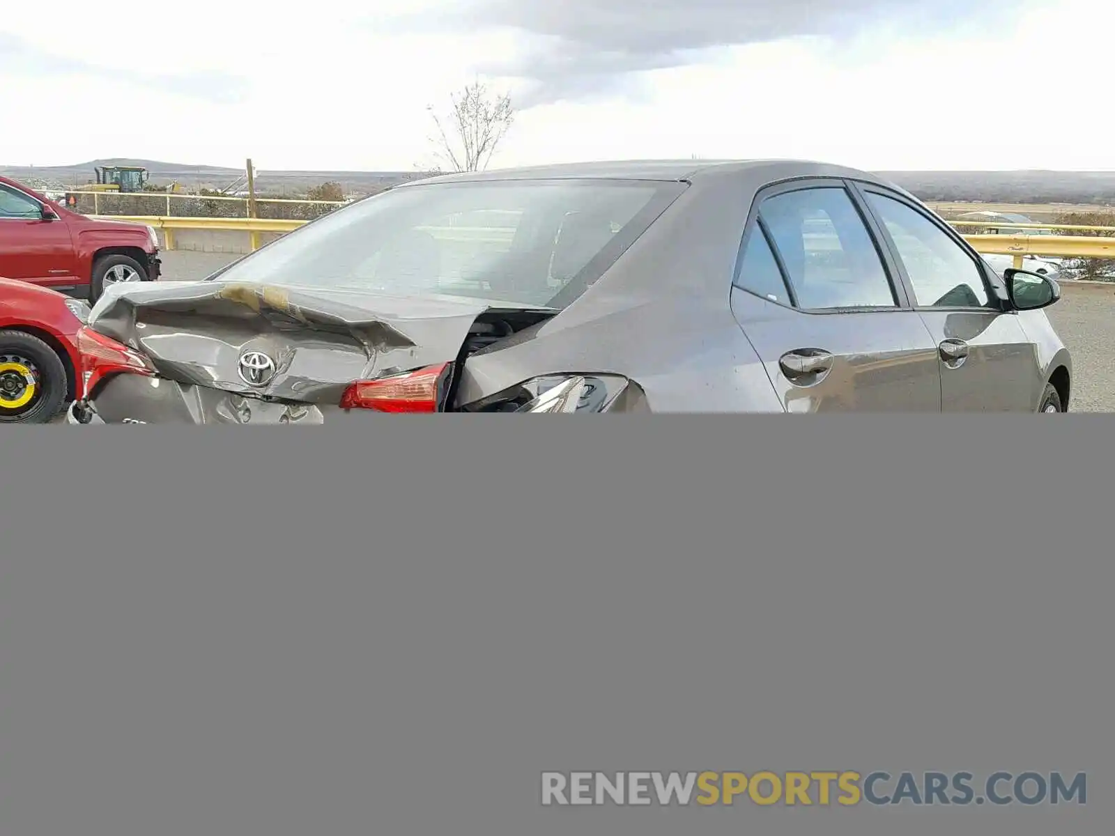 4 Photograph of a damaged car 2T1BURHE2KC164733 TOYOTA COROLLA 2019