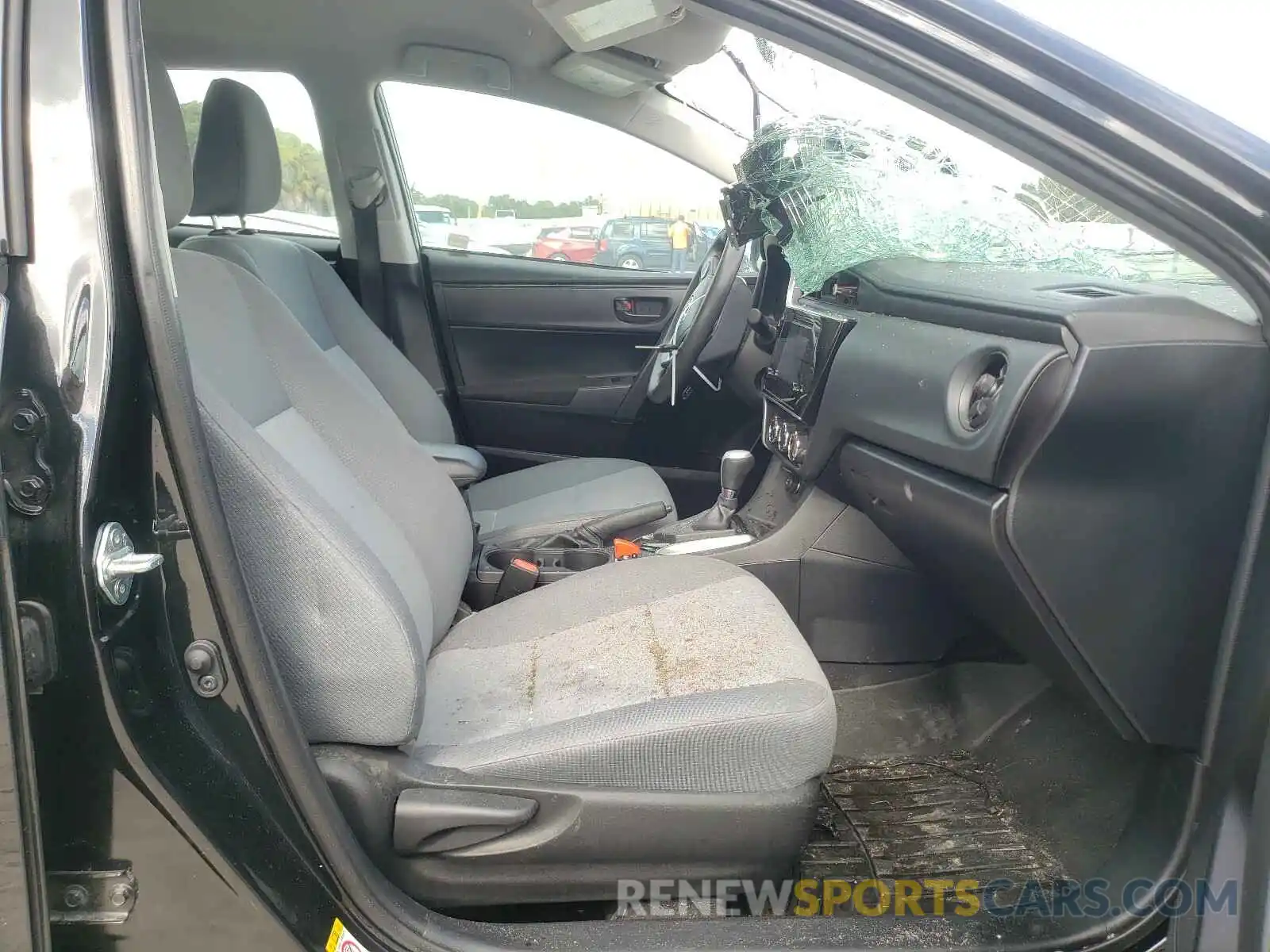 5 Photograph of a damaged car 2T1BURHE2KC165154 TOYOTA COROLLA 2019