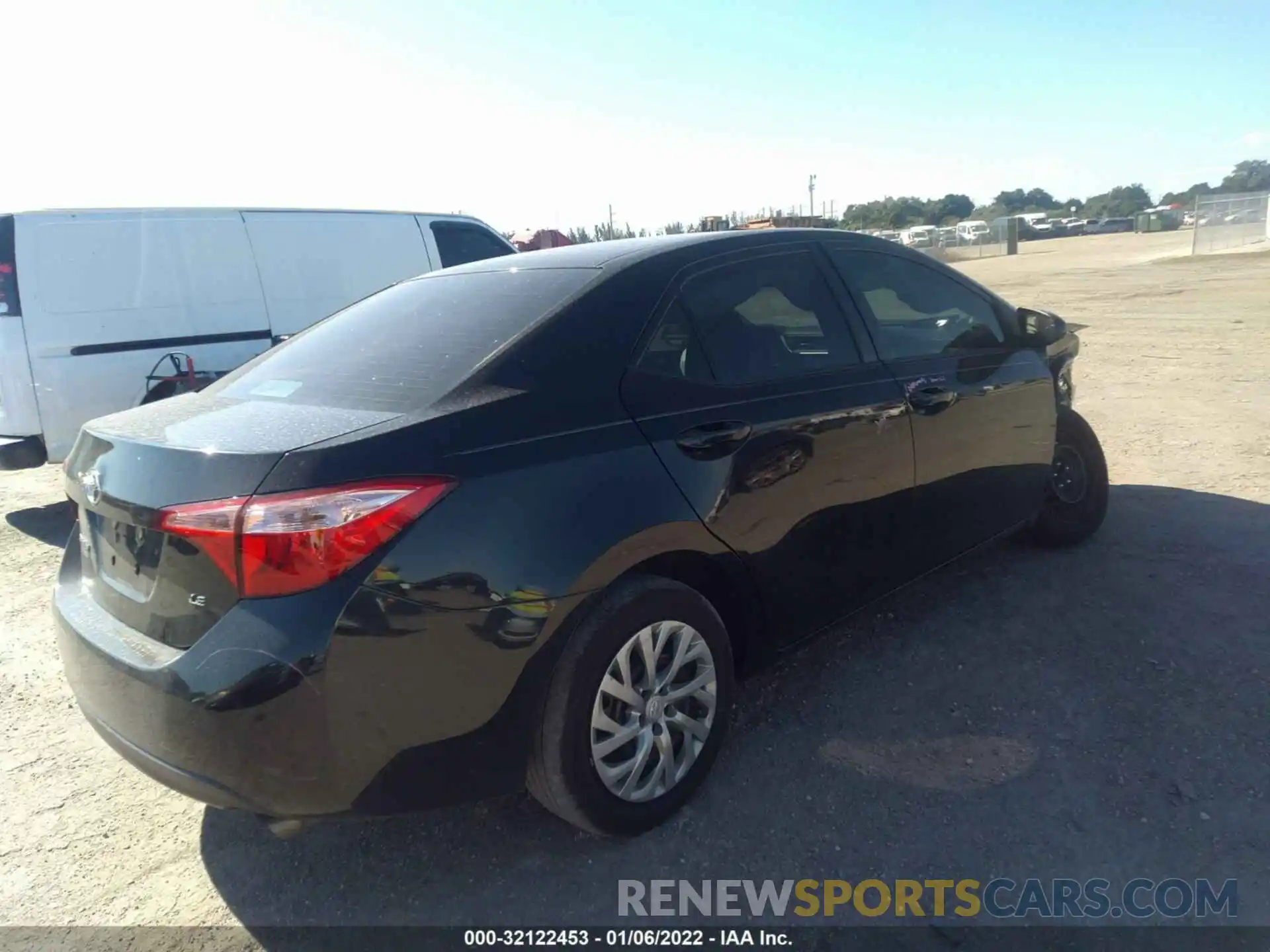 4 Photograph of a damaged car 2T1BURHE2KC172069 TOYOTA COROLLA 2019