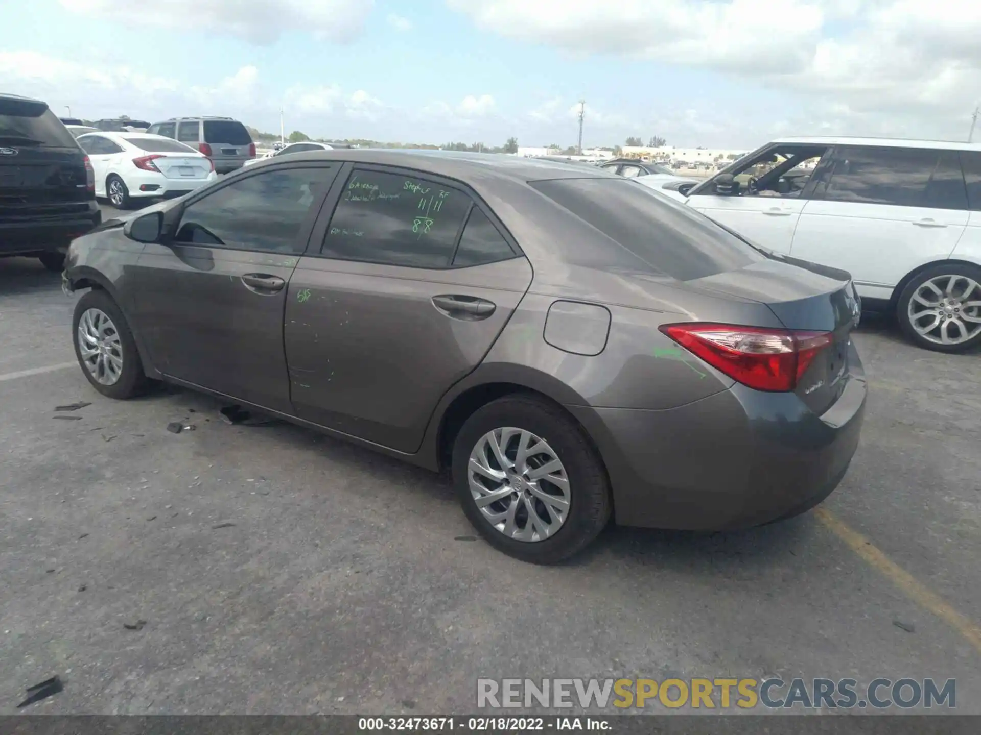 3 Photograph of a damaged car 2T1BURHE2KC172735 TOYOTA COROLLA 2019