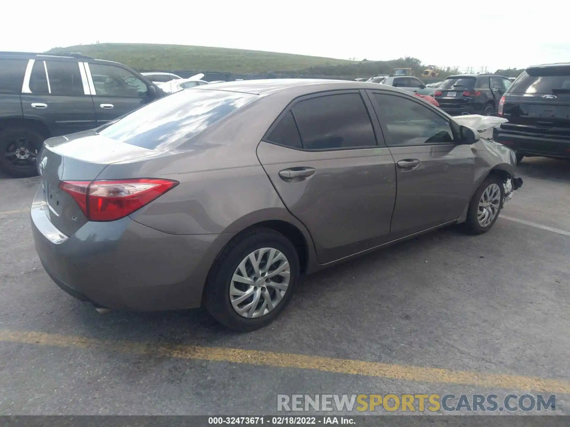 4 Photograph of a damaged car 2T1BURHE2KC172735 TOYOTA COROLLA 2019