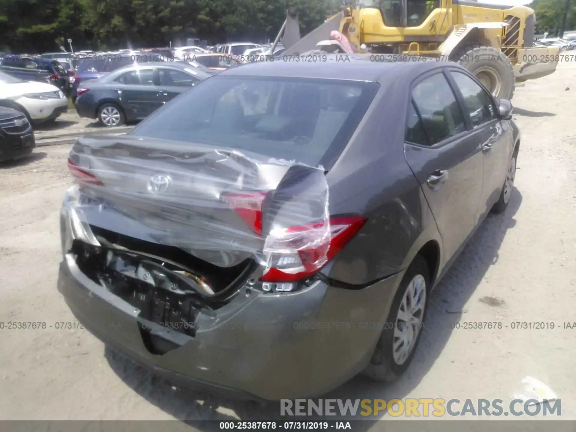 4 Photograph of a damaged car 2T1BURHE2KC173335 TOYOTA COROLLA 2019