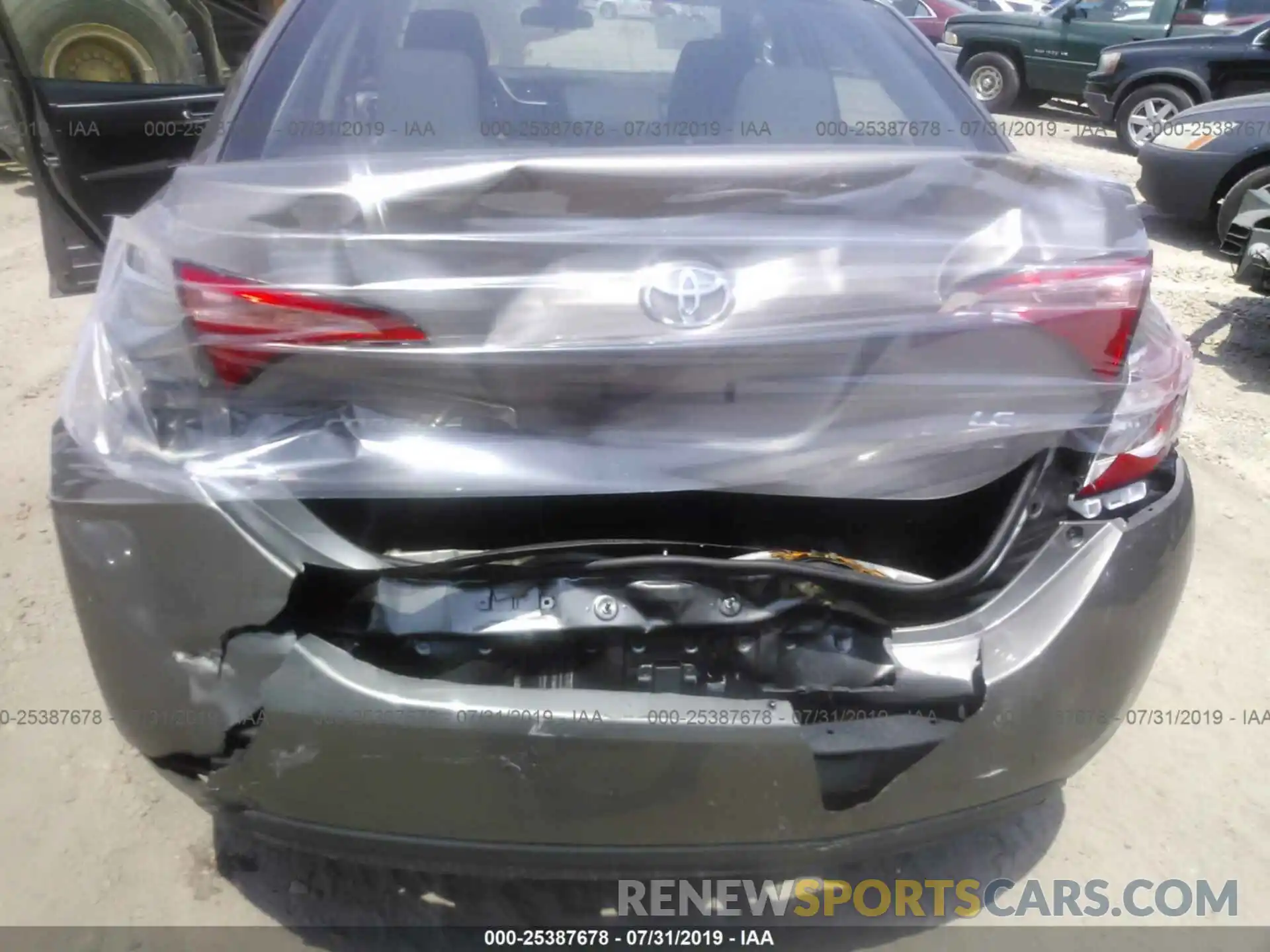 6 Photograph of a damaged car 2T1BURHE2KC173335 TOYOTA COROLLA 2019