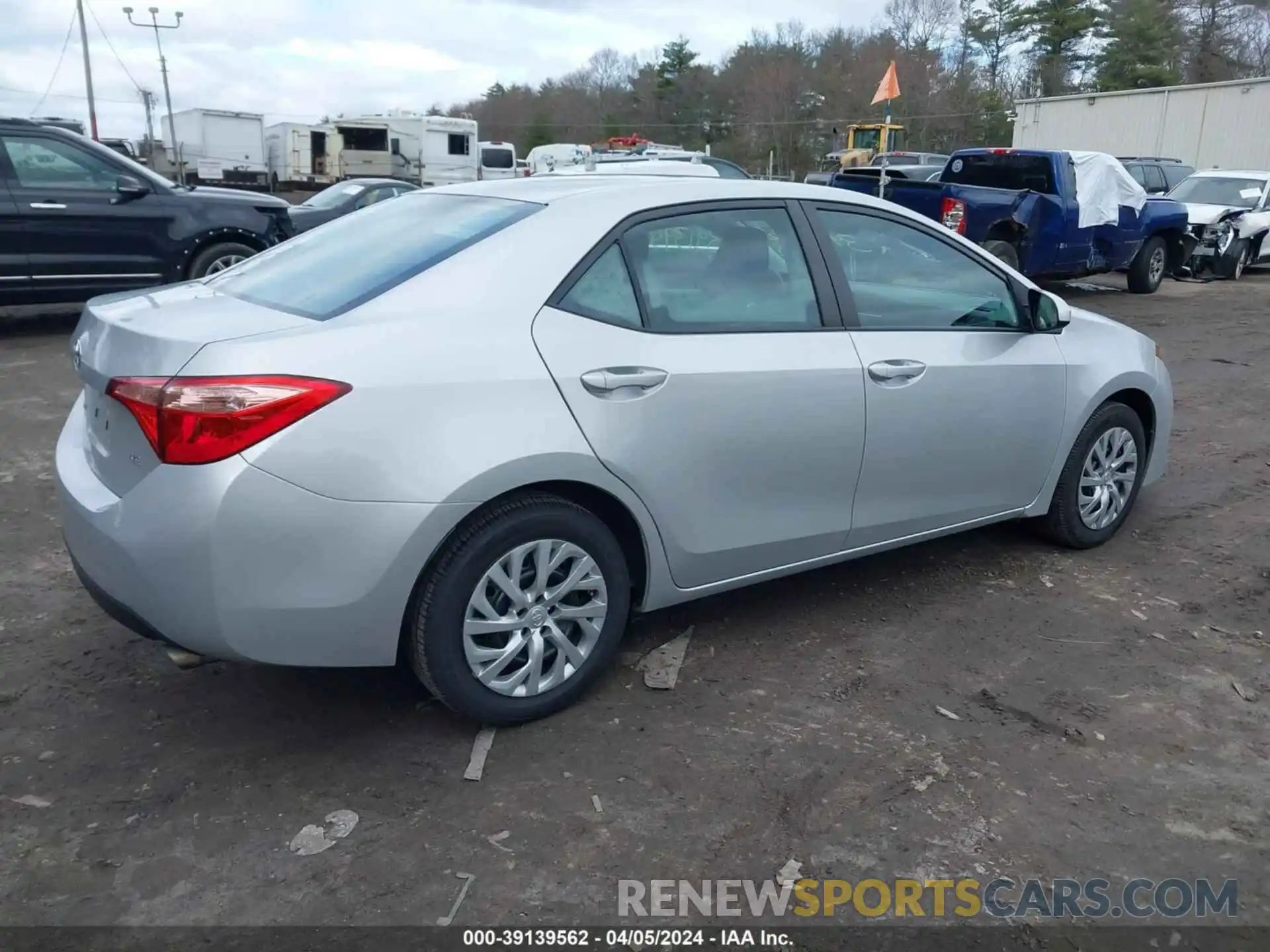 4 Photograph of a damaged car 2T1BURHE2KC173397 TOYOTA COROLLA 2019