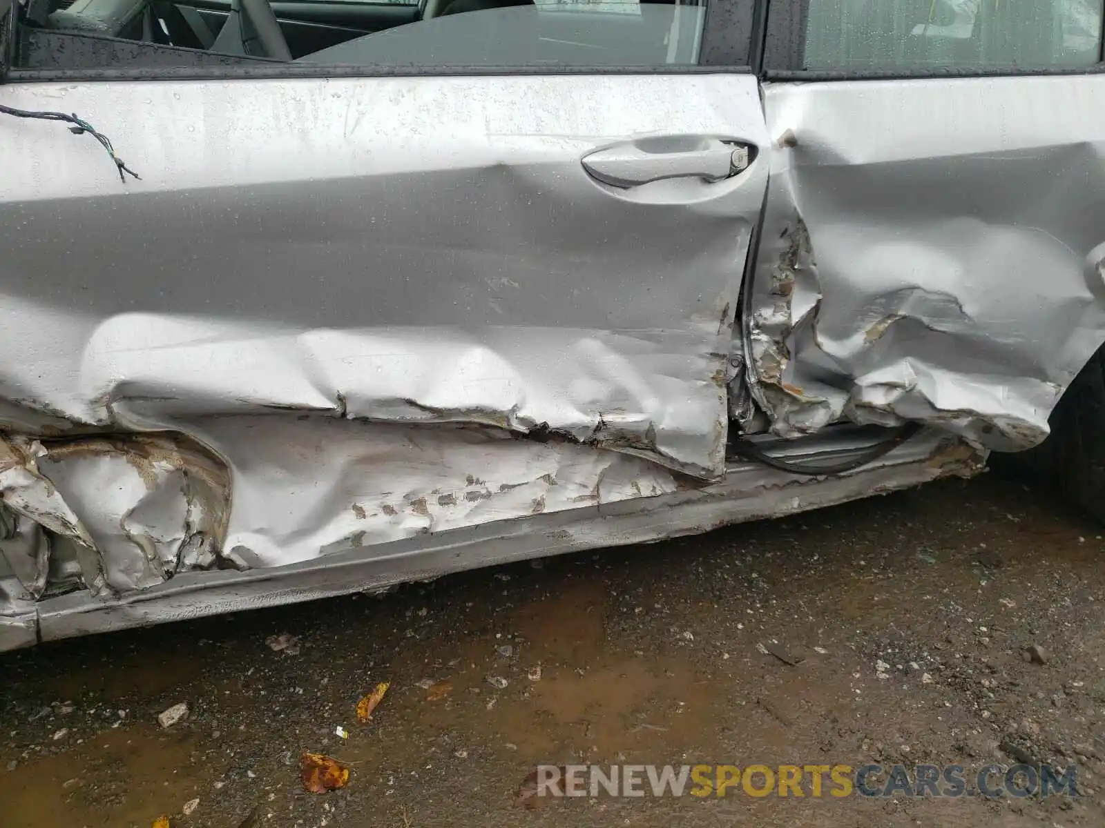 9 Photograph of a damaged car 2T1BURHE2KC177627 TOYOTA COROLLA 2019