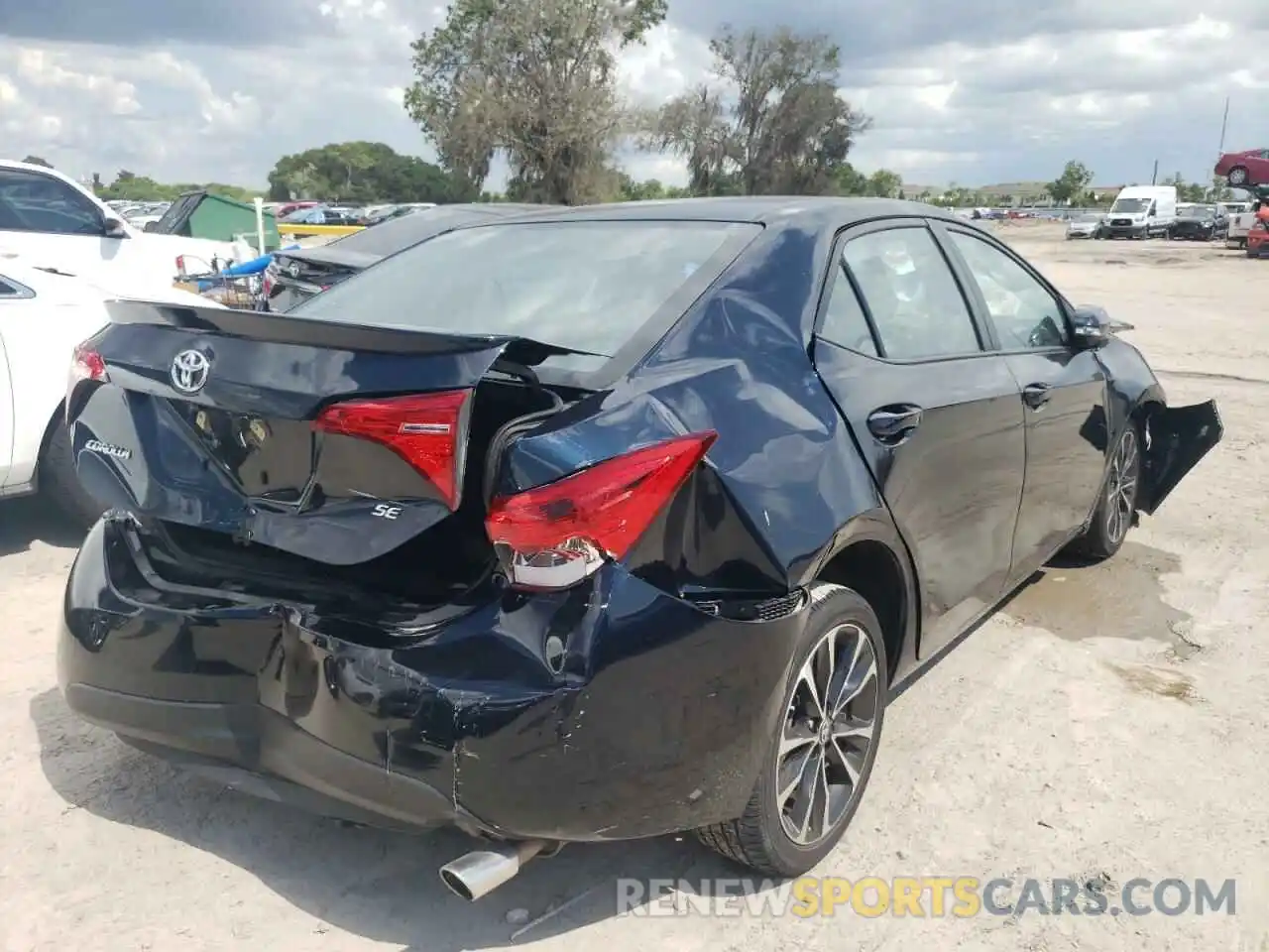 4 Photograph of a damaged car 2T1BURHE2KC178275 TOYOTA COROLLA 2019