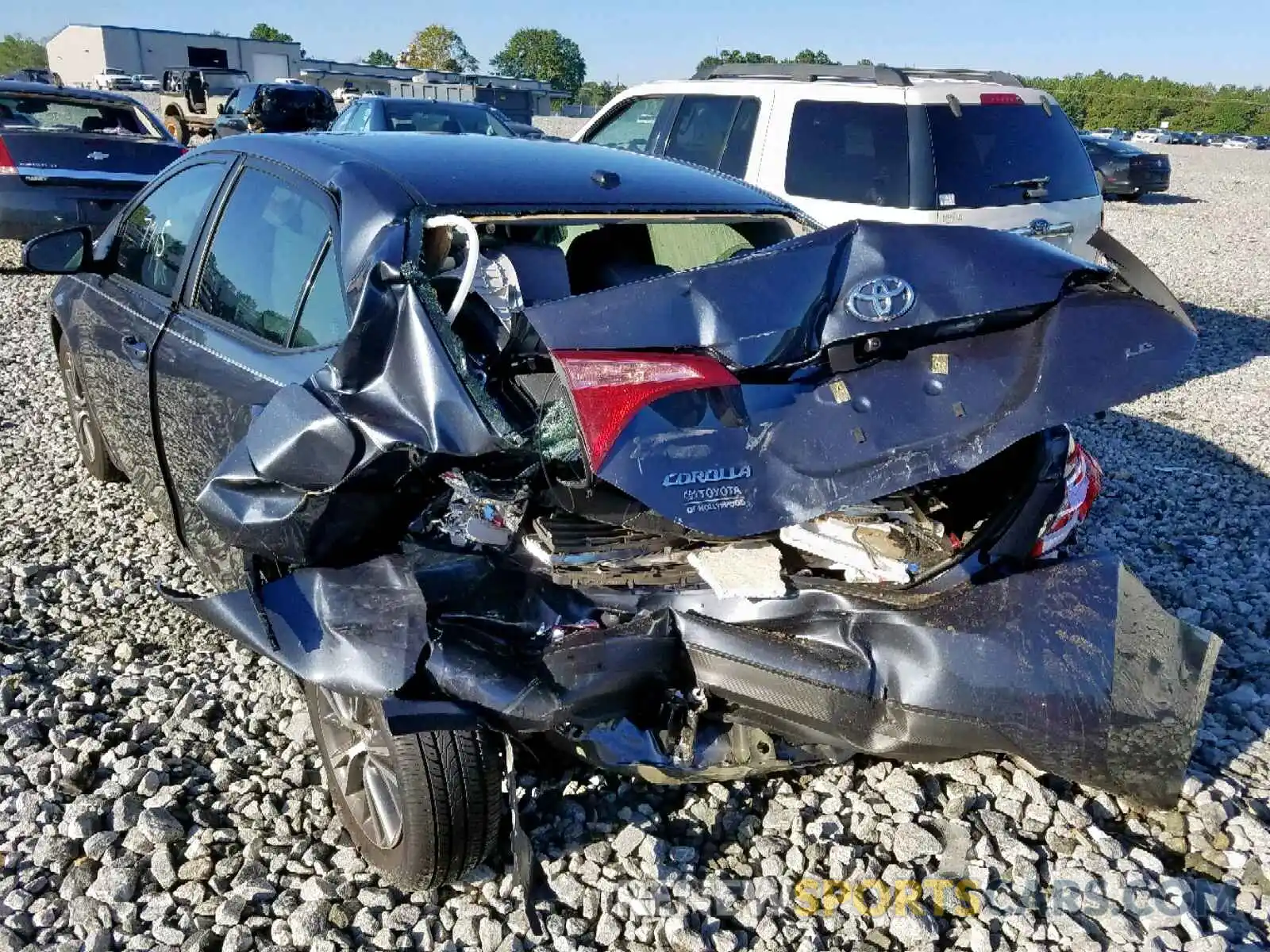 3 Photograph of a damaged car 2T1BURHE2KC179765 TOYOTA COROLLA 2019