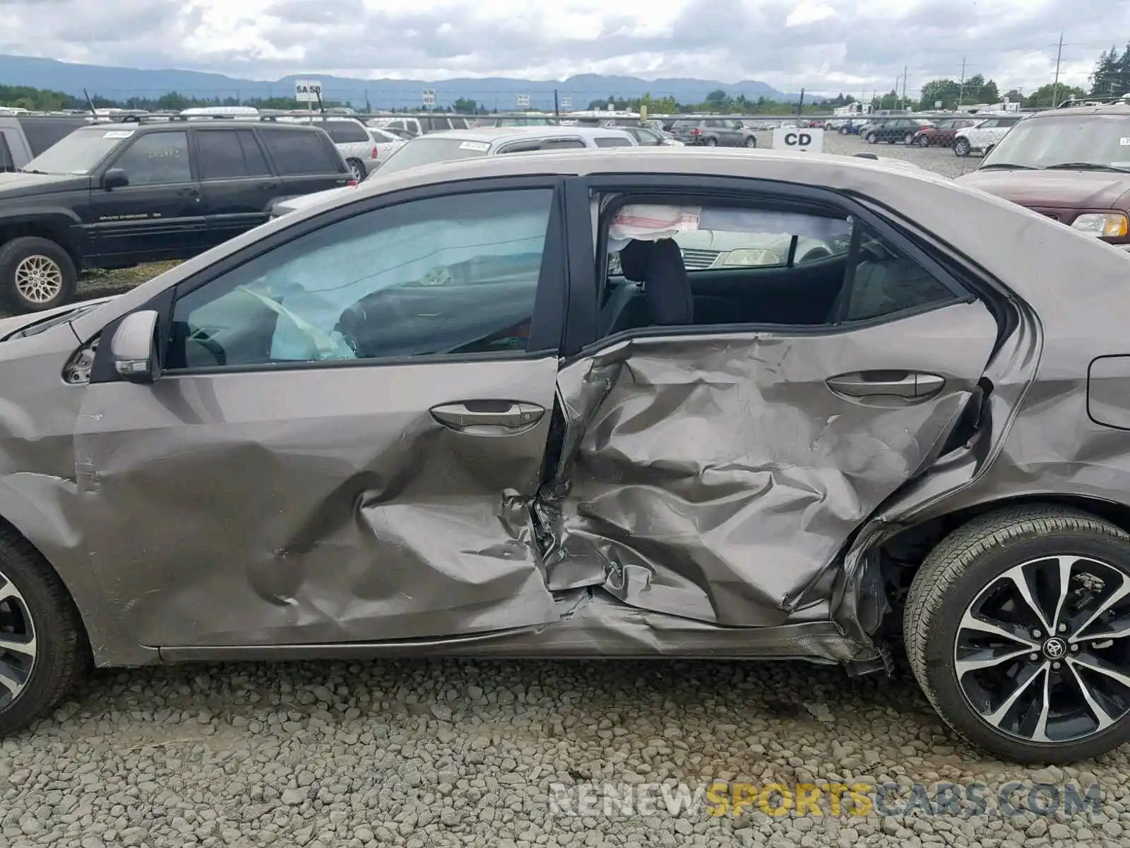 9 Photograph of a damaged car 2T1BURHE2KC180558 TOYOTA COROLLA 2019
