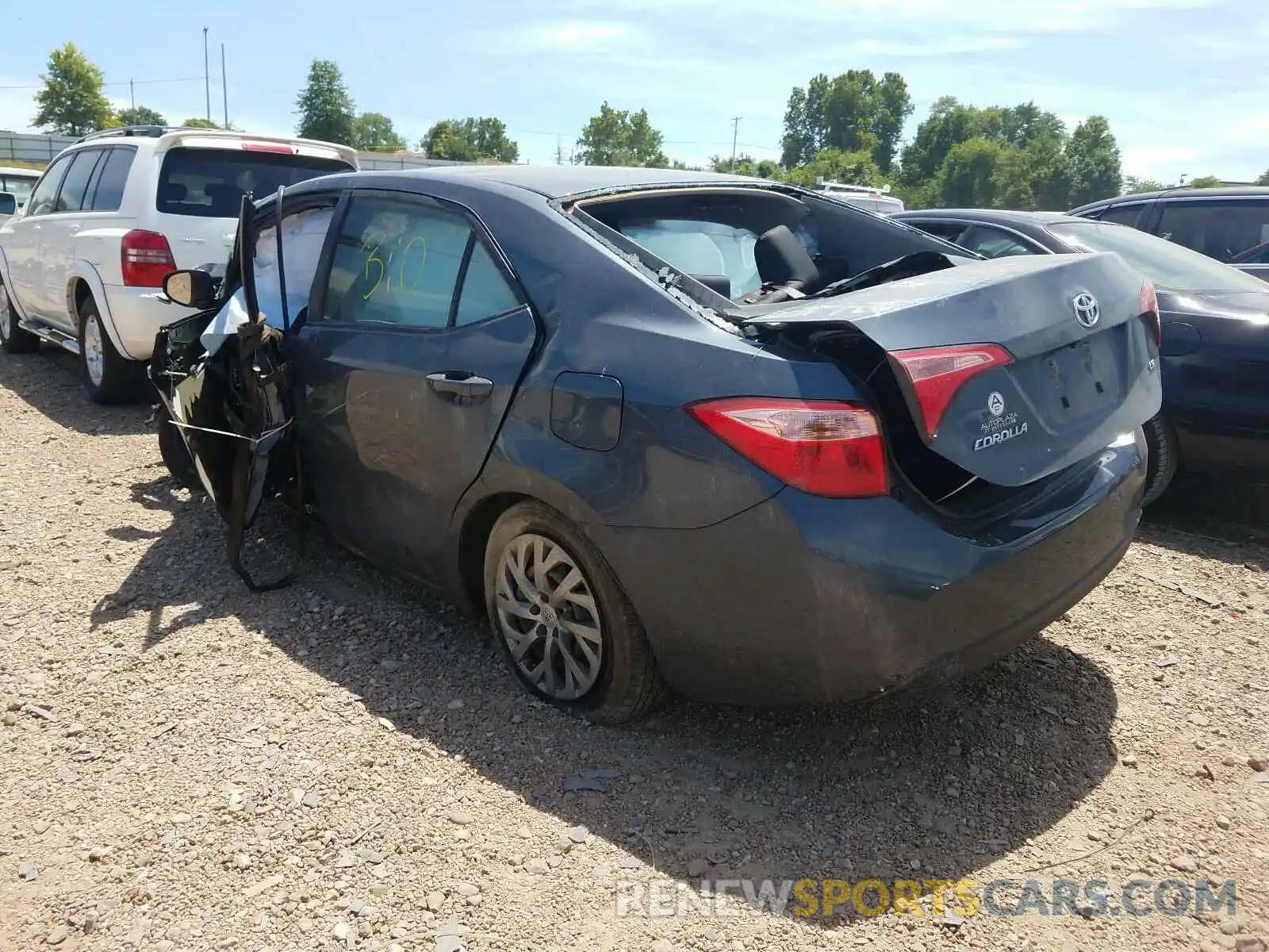 3 Photograph of a damaged car 2T1BURHE2KC181788 TOYOTA COROLLA 2019