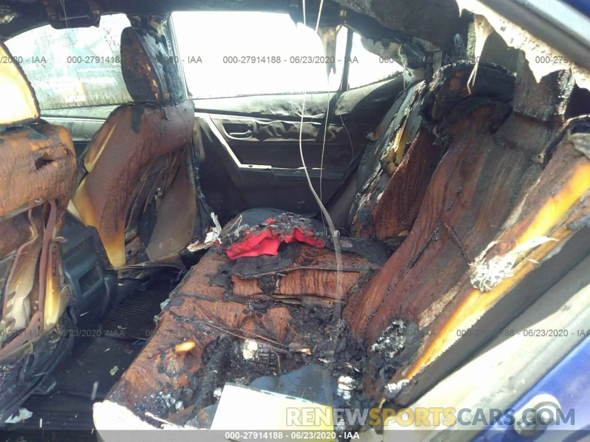 8 Photograph of a damaged car 2T1BURHE2KC185128 TOYOTA COROLLA 2019