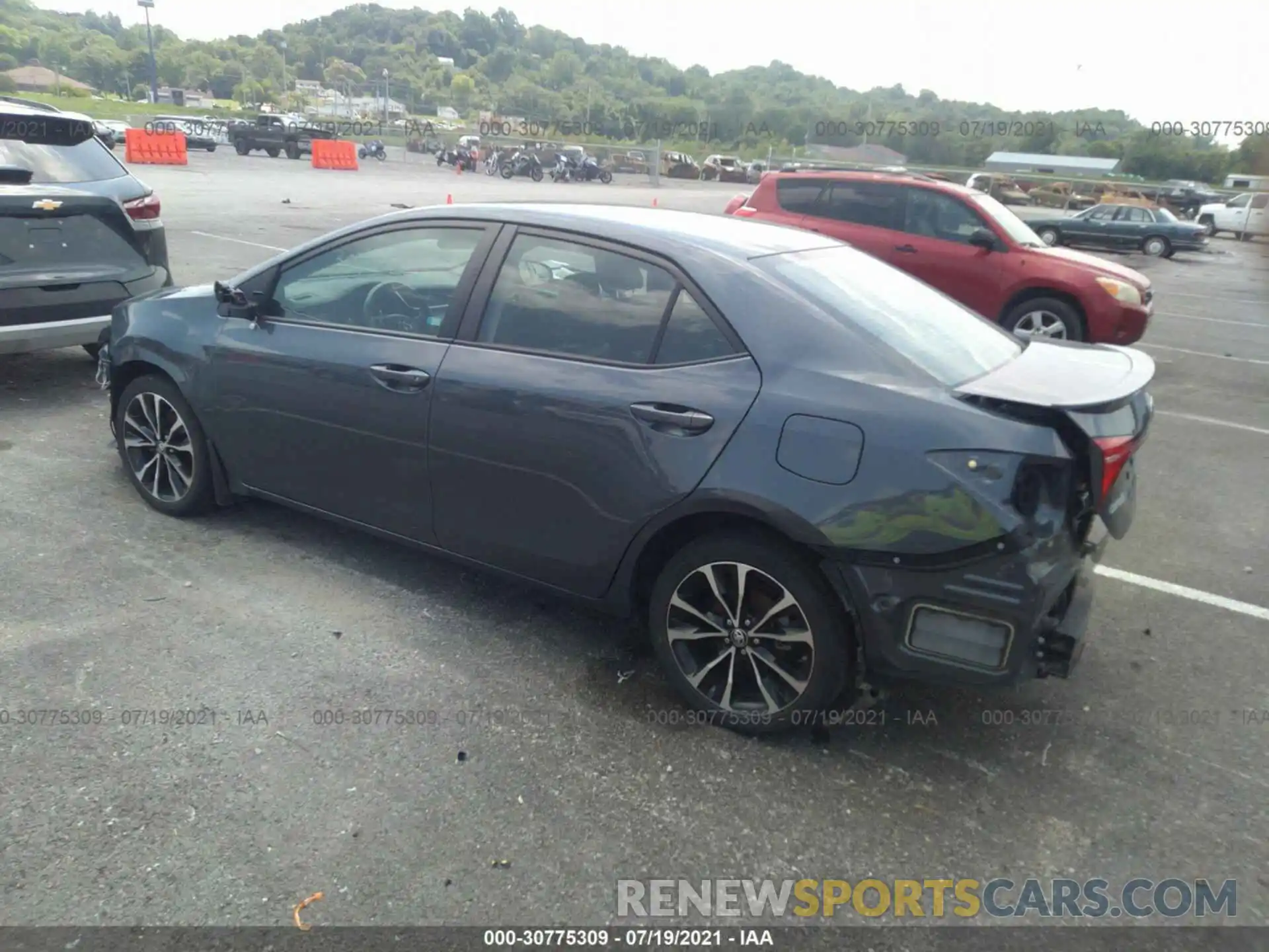 3 Photograph of a damaged car 2T1BURHE2KC190801 TOYOTA COROLLA 2019