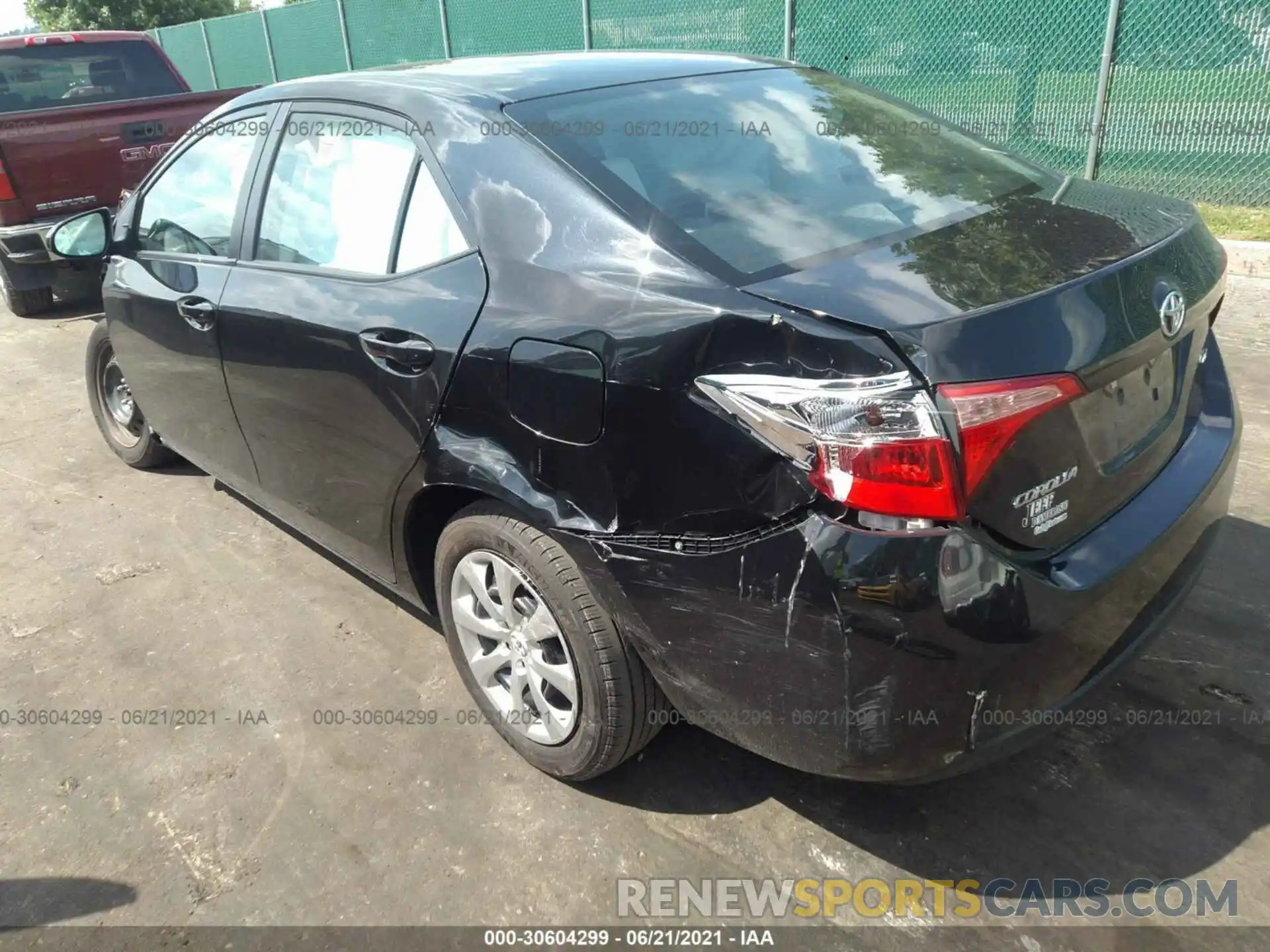 3 Photograph of a damaged car 2T1BURHE2KC195092 TOYOTA COROLLA 2019