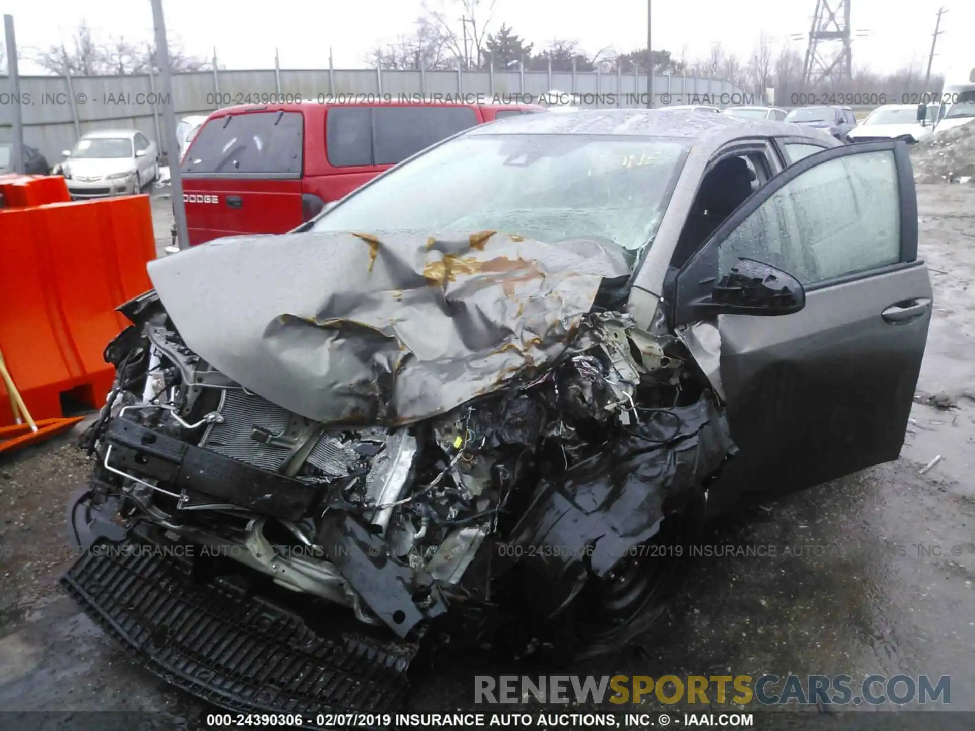 2 Photograph of a damaged car 2T1BURHE2KC195612 TOYOTA COROLLA 2019