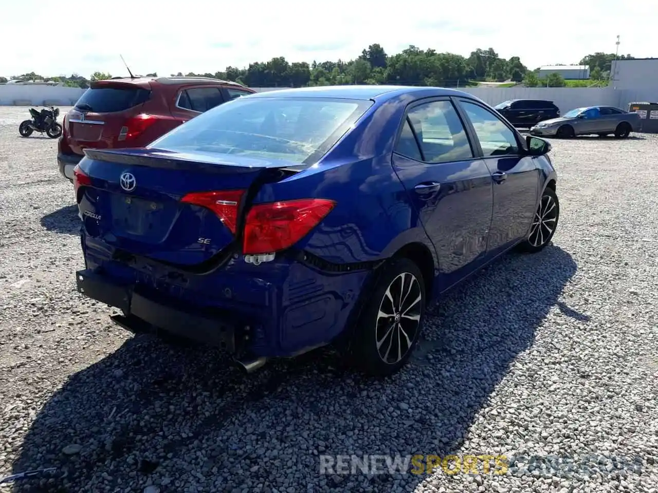 4 Photograph of a damaged car 2T1BURHE2KC198512 TOYOTA COROLLA 2019