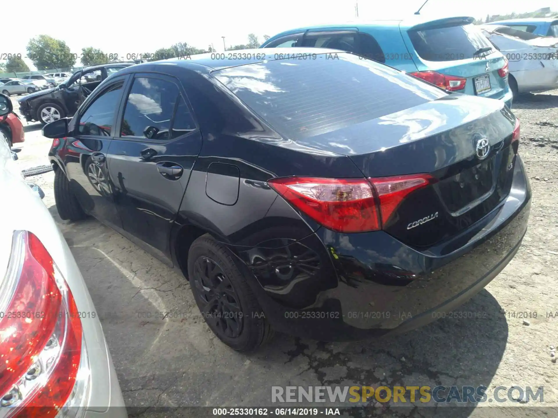 3 Photograph of a damaged car 2T1BURHE2KC204759 TOYOTA COROLLA 2019