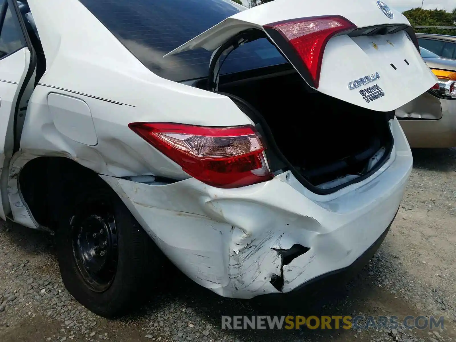 9 Photograph of a damaged car 2T1BURHE2KC206589 TOYOTA COROLLA 2019