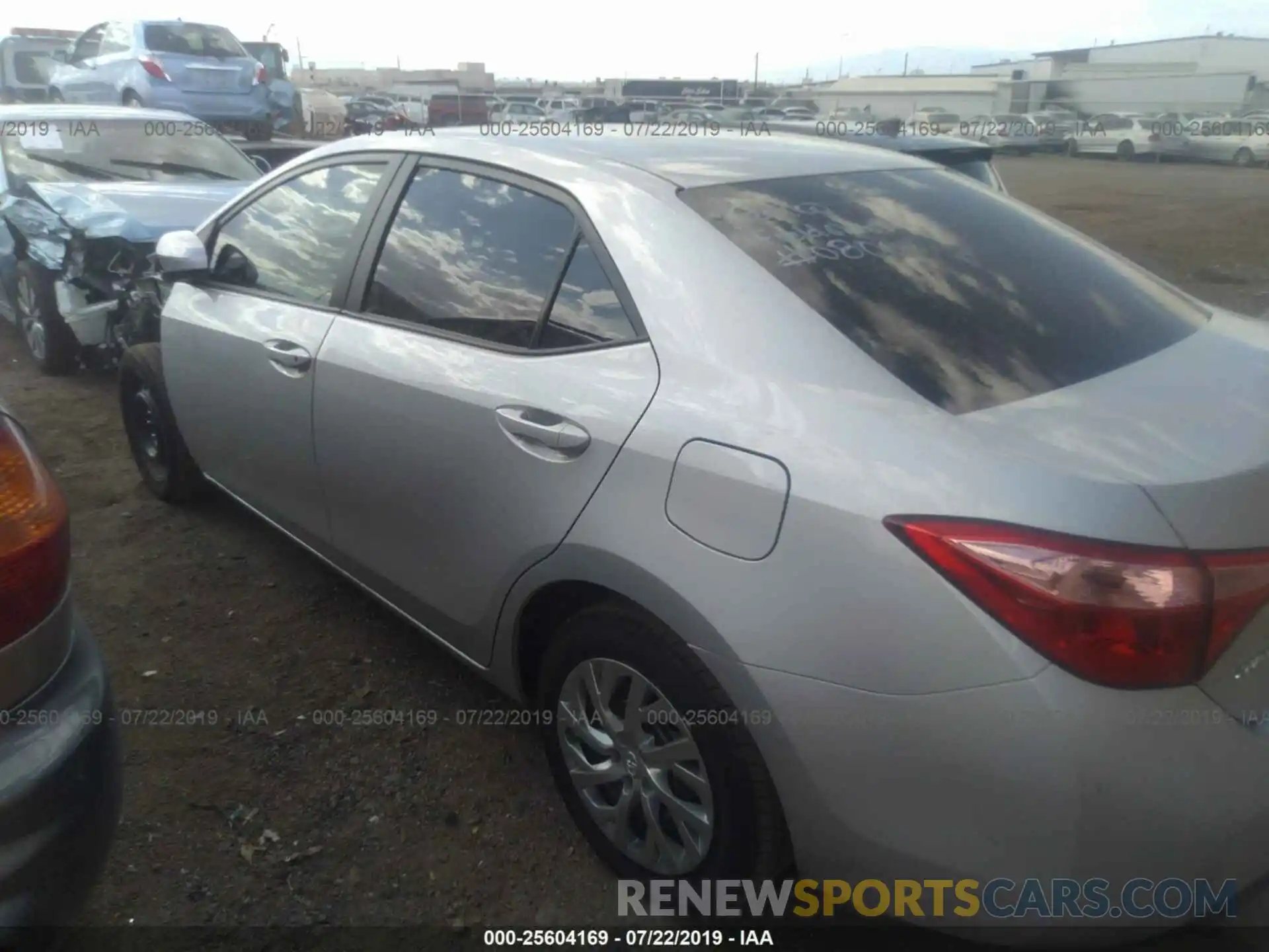 3 Photograph of a damaged car 2T1BURHE2KC212473 TOYOTA COROLLA 2019