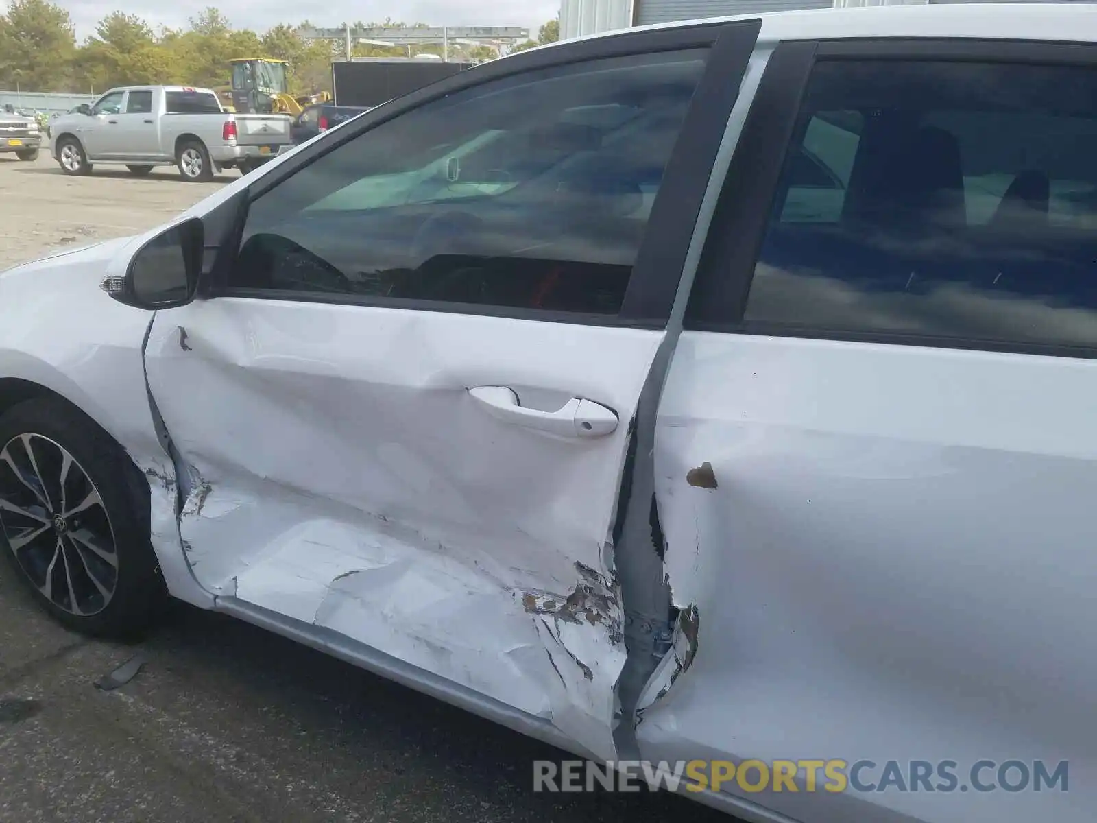 10 Photograph of a damaged car 2T1BURHE2KC213154 TOYOTA COROLLA 2019