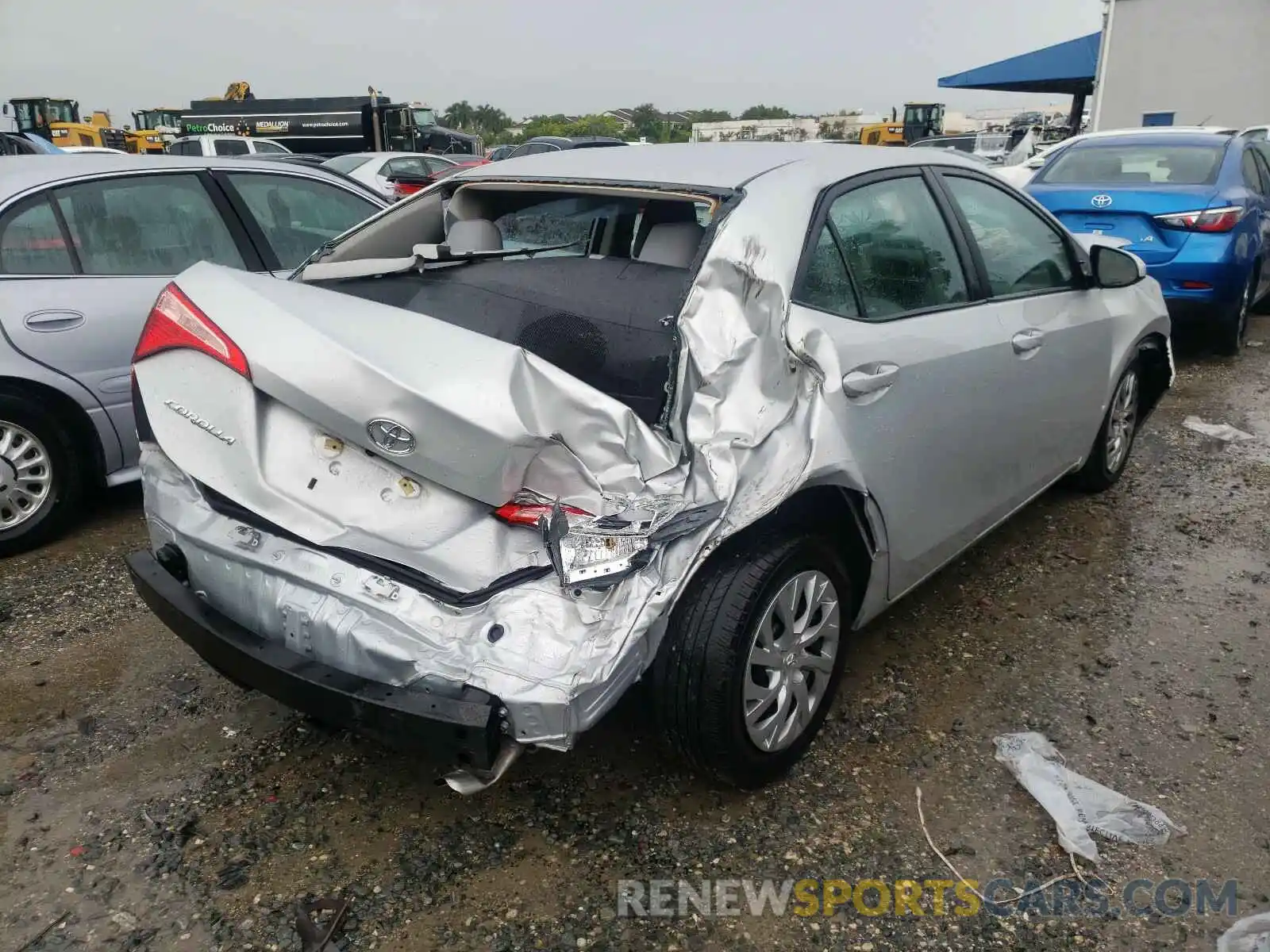 4 Photograph of a damaged car 2T1BURHE2KC215535 TOYOTA COROLLA 2019