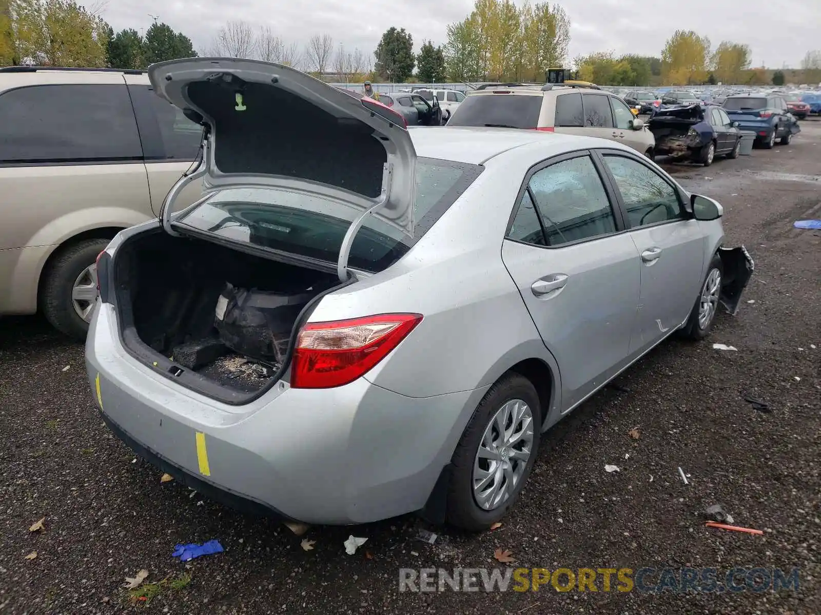 4 Photograph of a damaged car 2T1BURHE2KC229550 TOYOTA COROLLA 2019