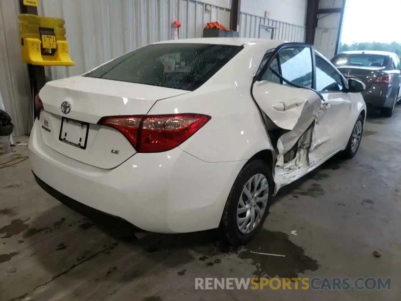 4 Photograph of a damaged car 2T1BURHE2KC236286 TOYOTA COROLLA 2019