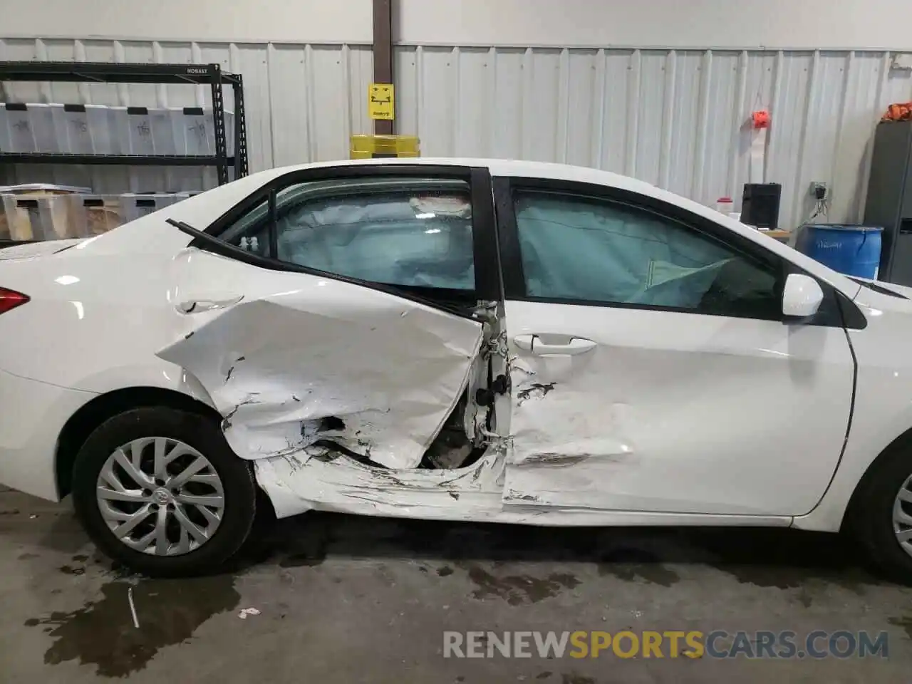 9 Photograph of a damaged car 2T1BURHE2KC236286 TOYOTA COROLLA 2019