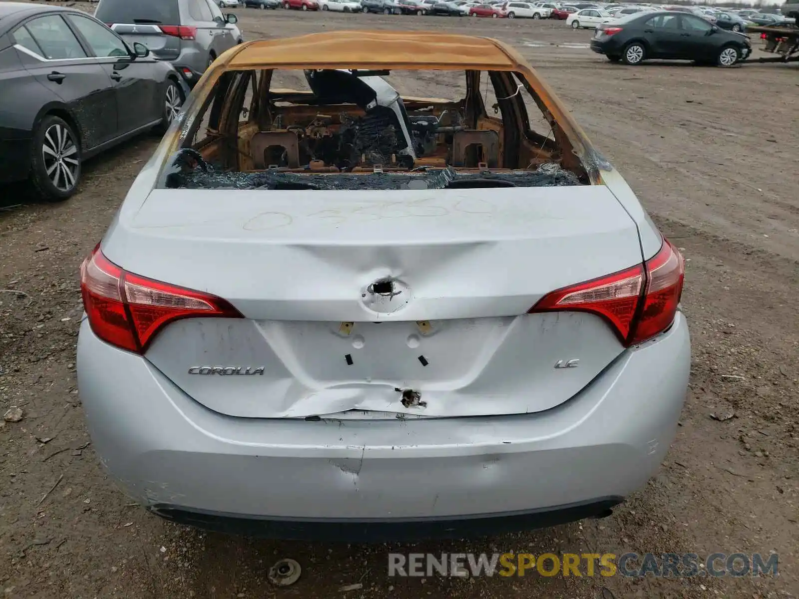 10 Photograph of a damaged car 2T1BURHE2KC237258 TOYOTA COROLLA 2019