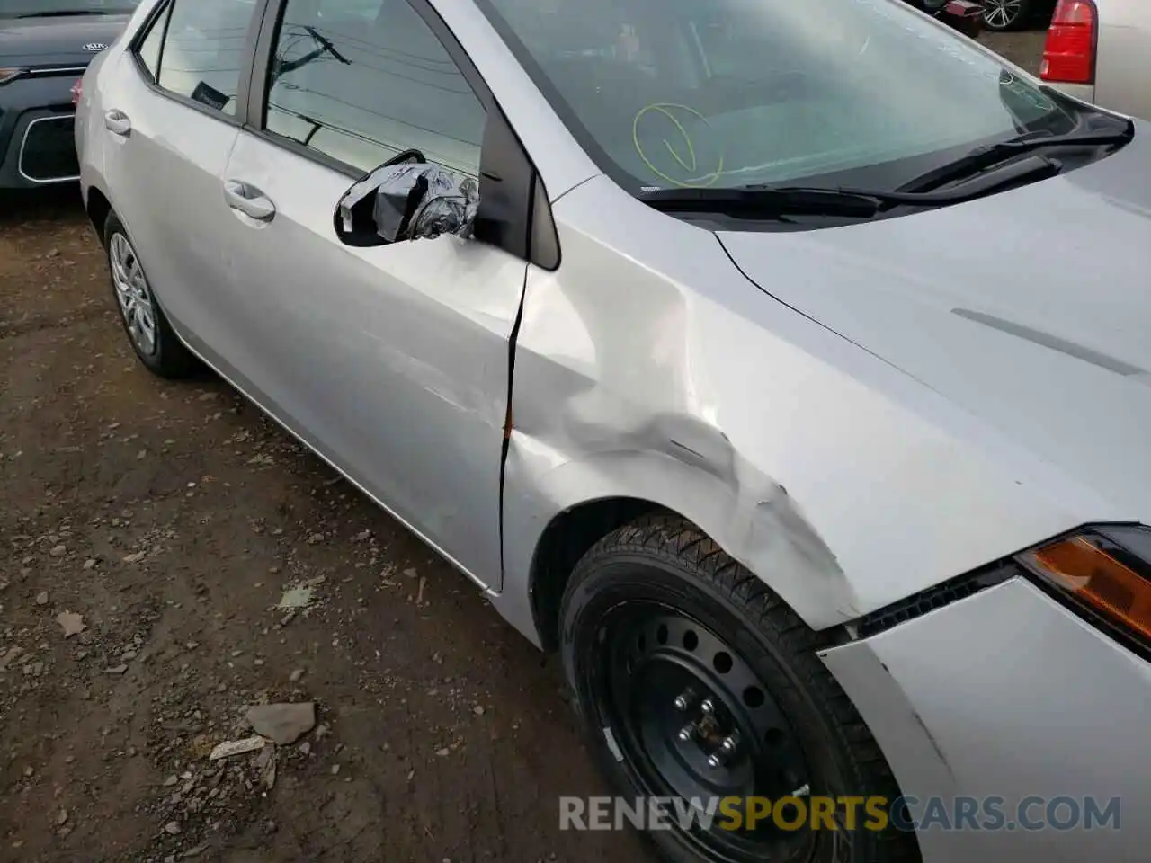 9 Photograph of a damaged car 2T1BURHE2KC239236 TOYOTA COROLLA 2019