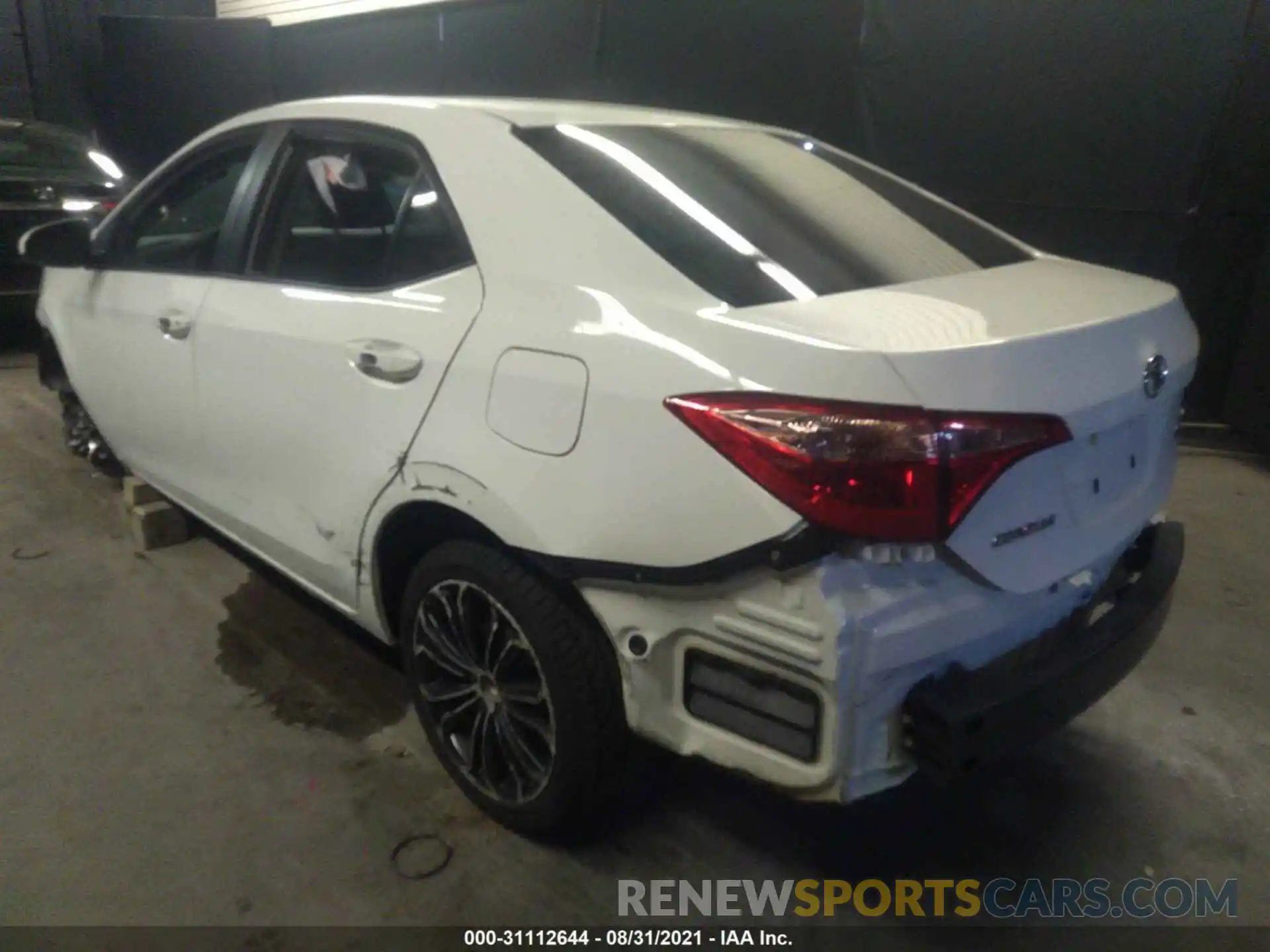 3 Photograph of a damaged car 2T1BURHE2KC240239 TOYOTA COROLLA 2019