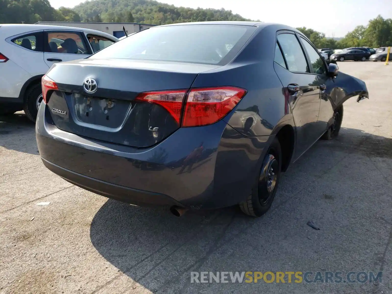 4 Photograph of a damaged car 2T1BURHE2KC240922 TOYOTA COROLLA 2019