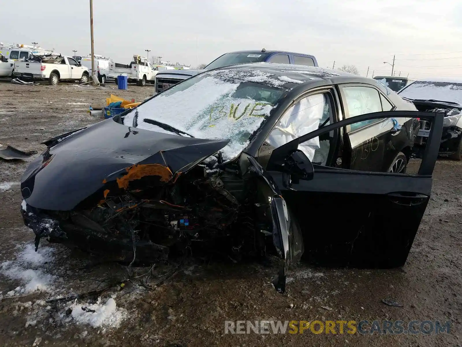 2 Фотография поврежденного автомобиля 2T1BURHE2KC241245 TOYOTA COROLLA 2019