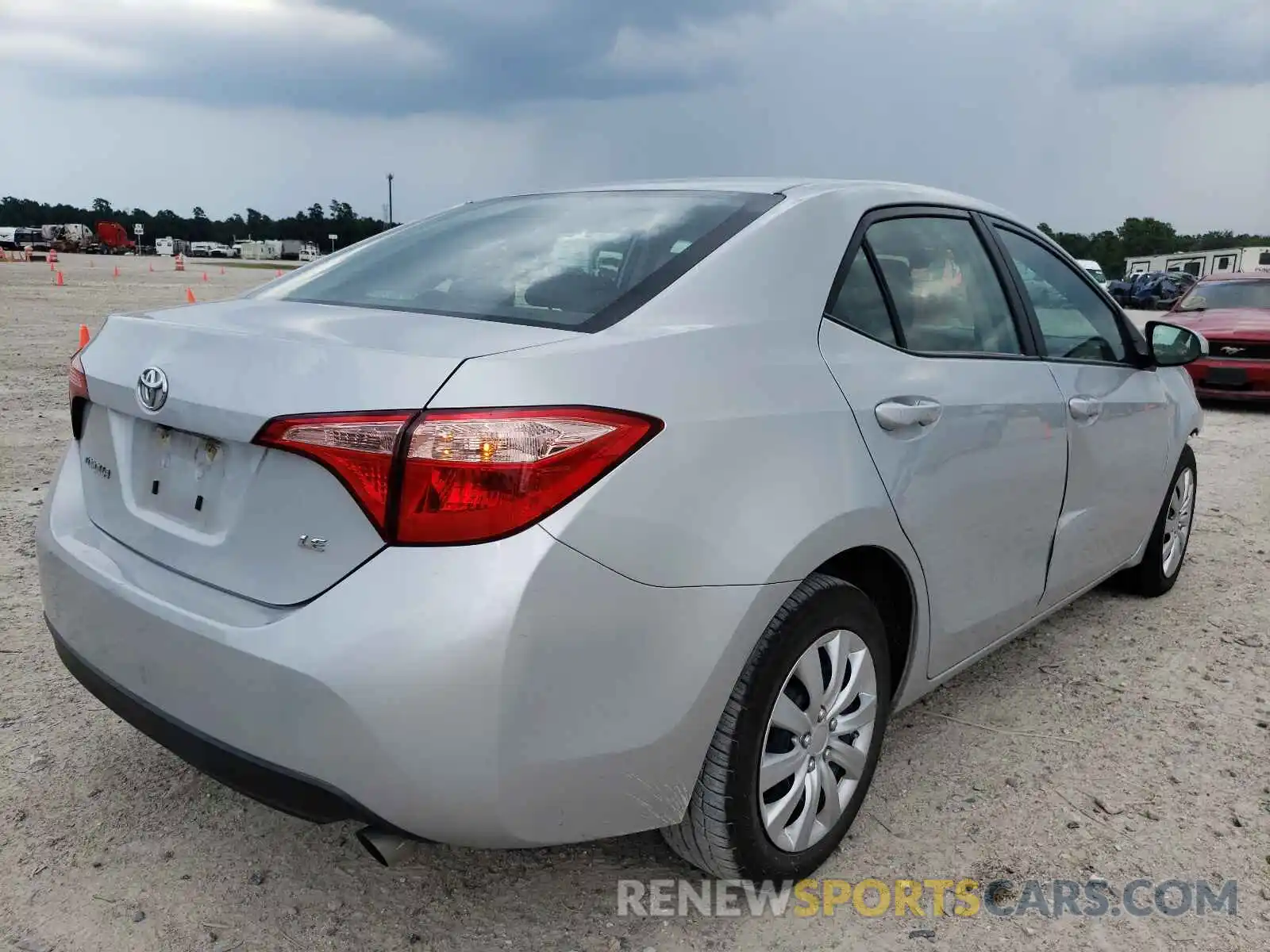 4 Photograph of a damaged car 2T1BURHE2KC241391 TOYOTA COROLLA 2019