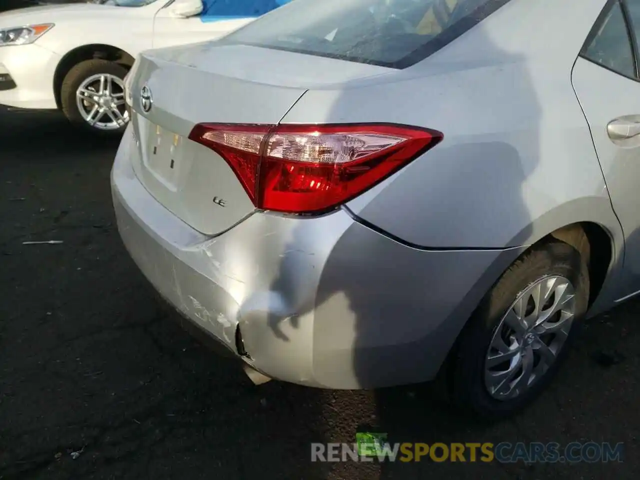 9 Photograph of a damaged car 2T1BURHE2KC242721 TOYOTA COROLLA 2019