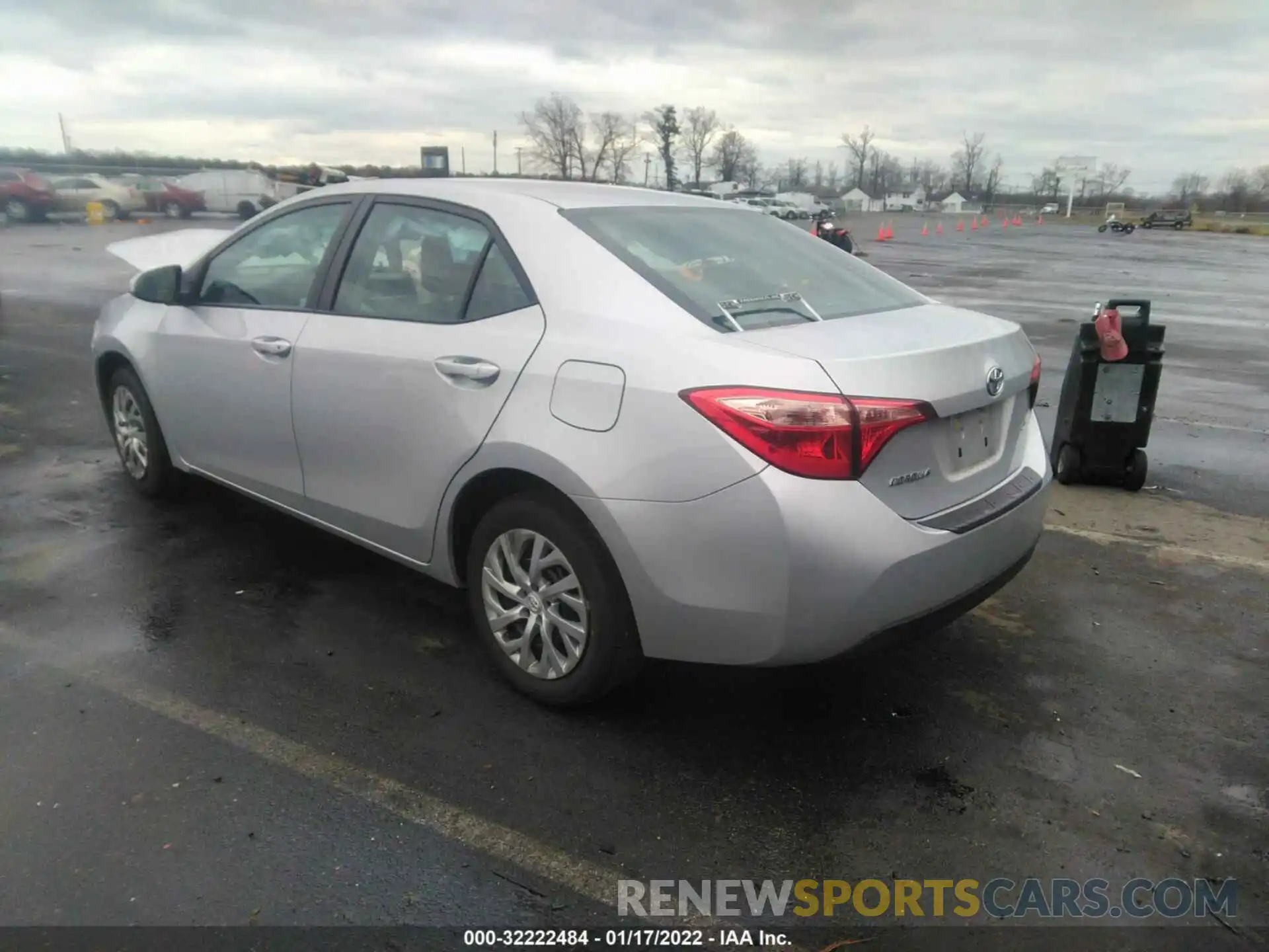 3 Photograph of a damaged car 2T1BURHE3KC130235 TOYOTA COROLLA 2019