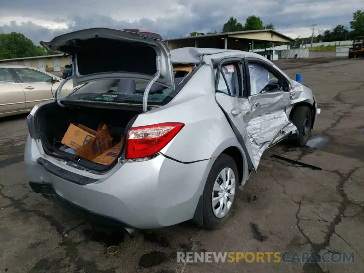 4 Photograph of a damaged car 2T1BURHE3KC130994 TOYOTA COROLLA 2019